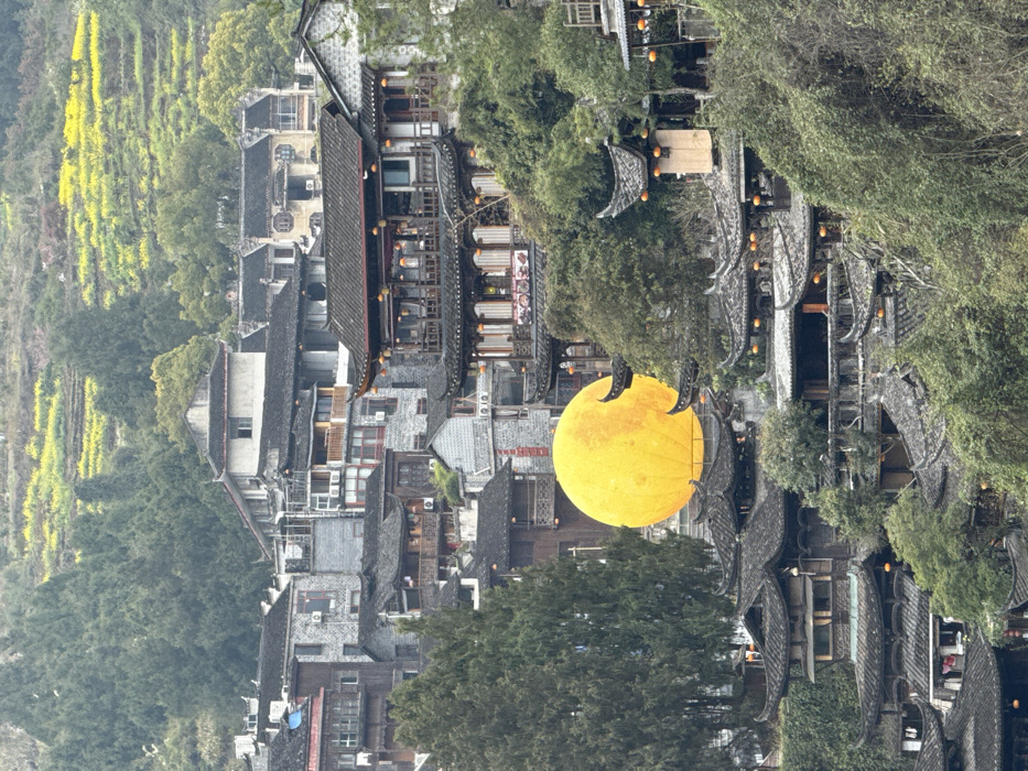 Tourist captures morning scenes in China's Furong Ancient Town