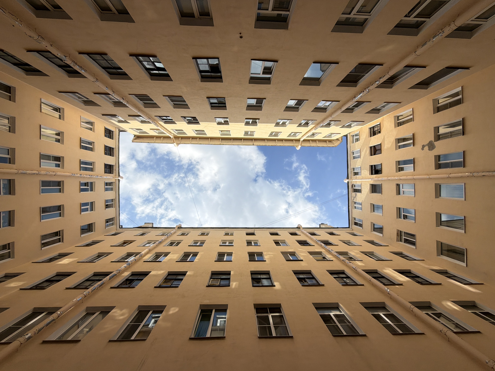 Street-level exploration of Saint Petersburg's architecture and courtyards