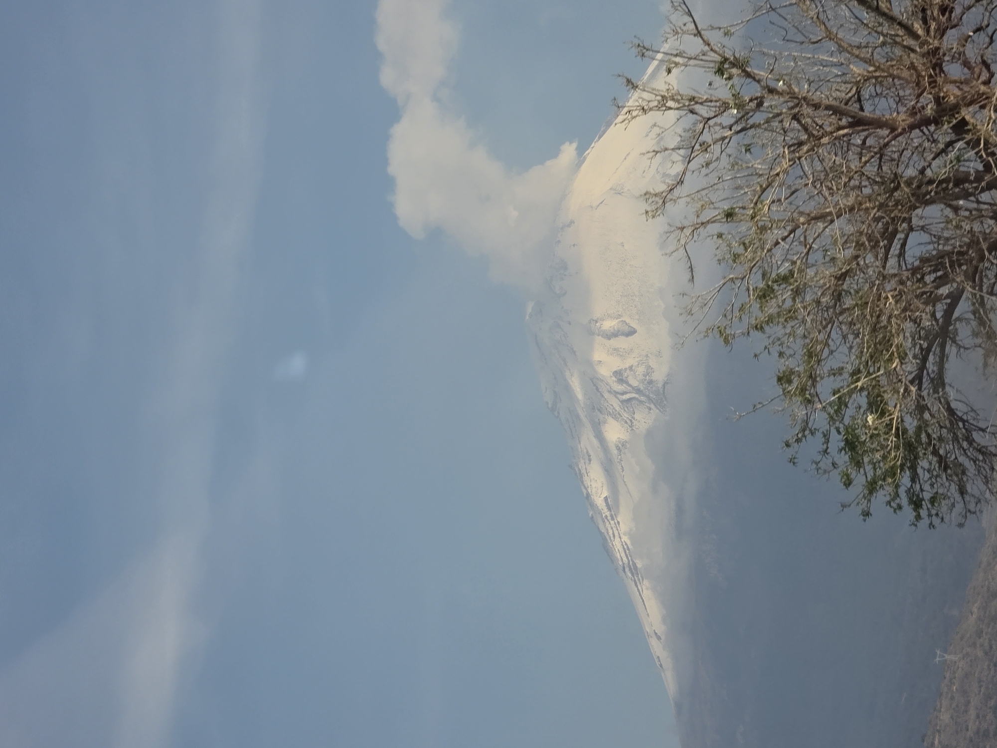 Popocatépetl volcano emits ash plume in Mexico