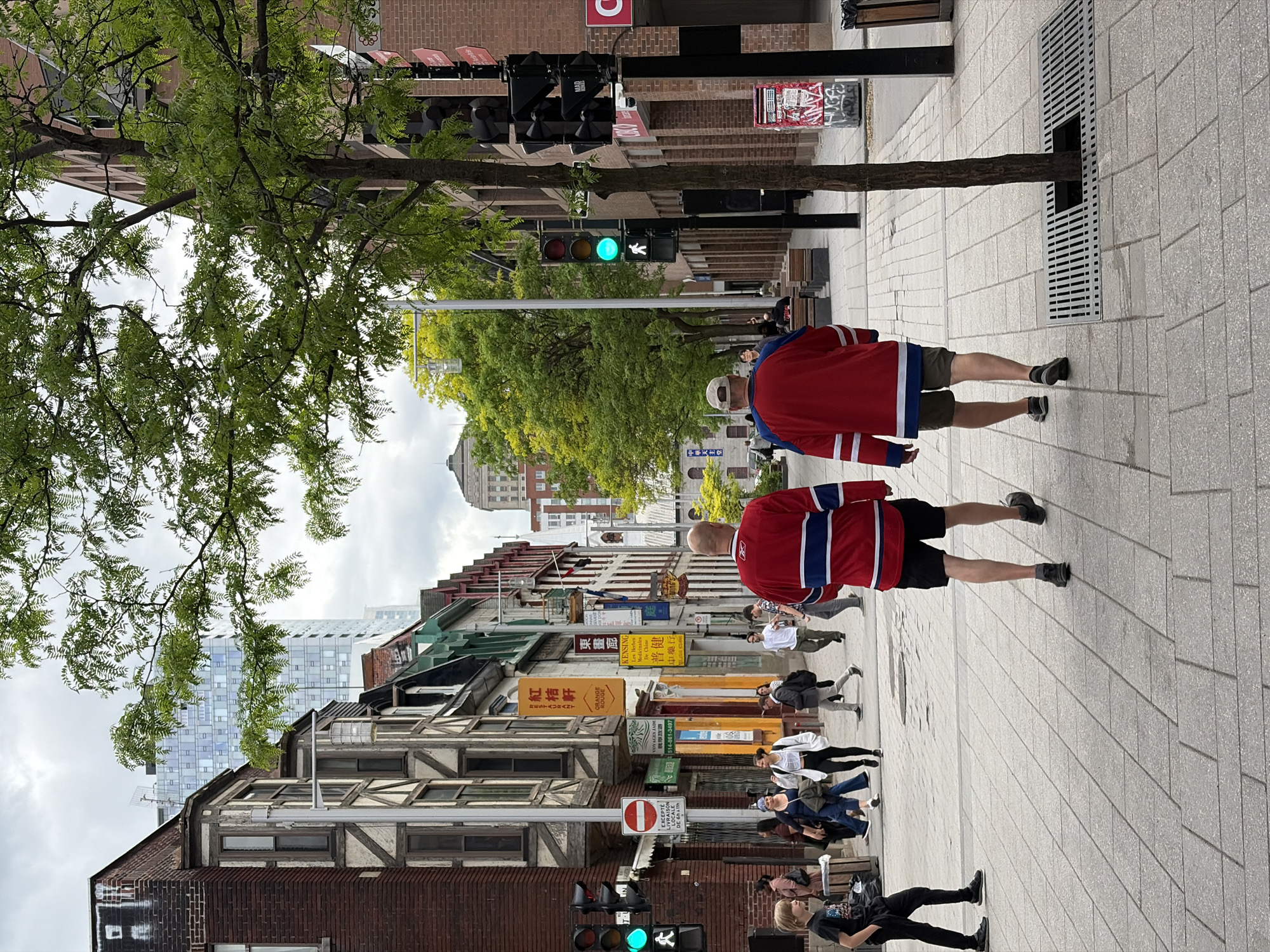 Evening pedestrian activity documented in Montreal's Chinatown district