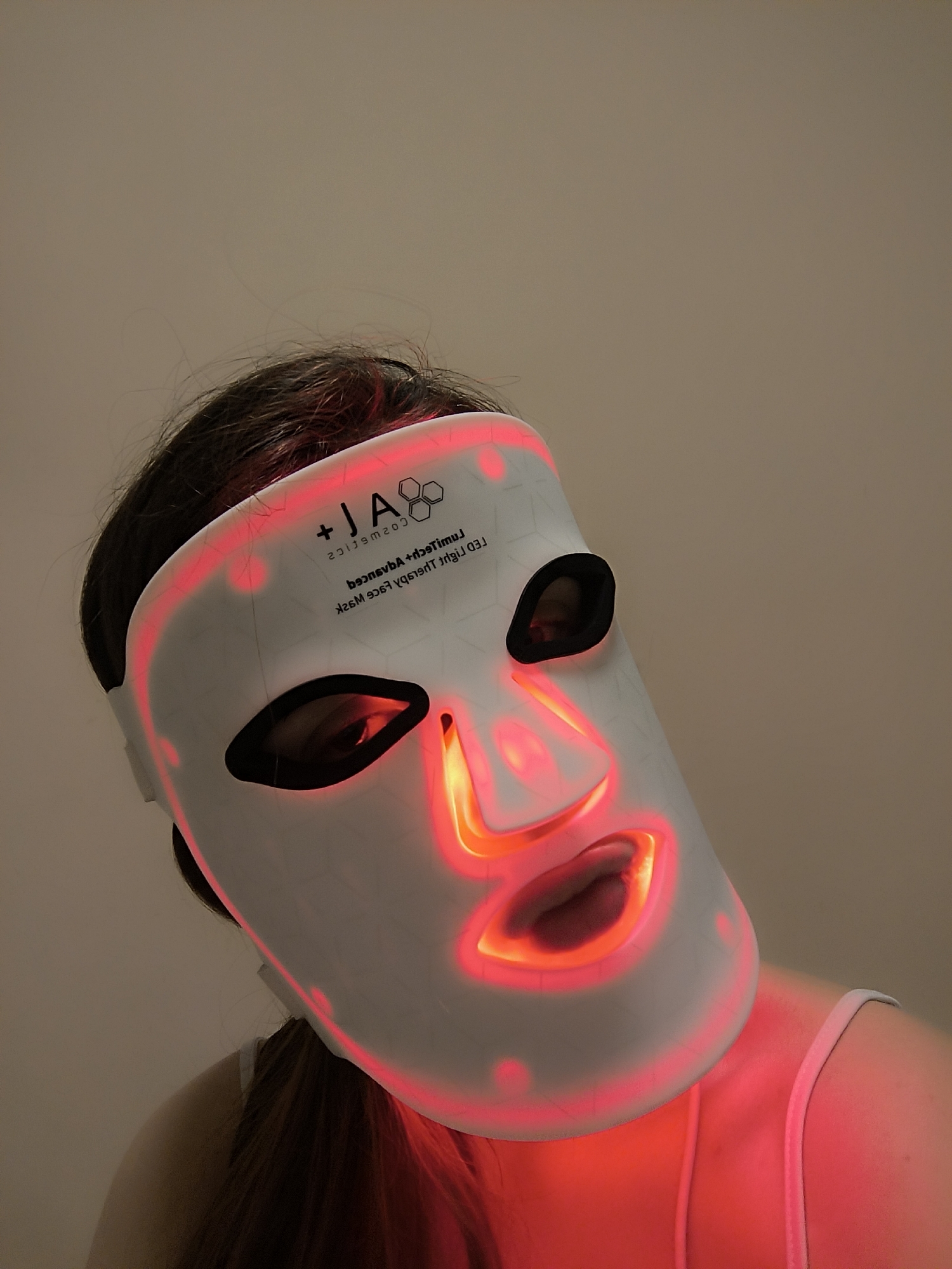 Person spotted wearing LED facial mask with red lights