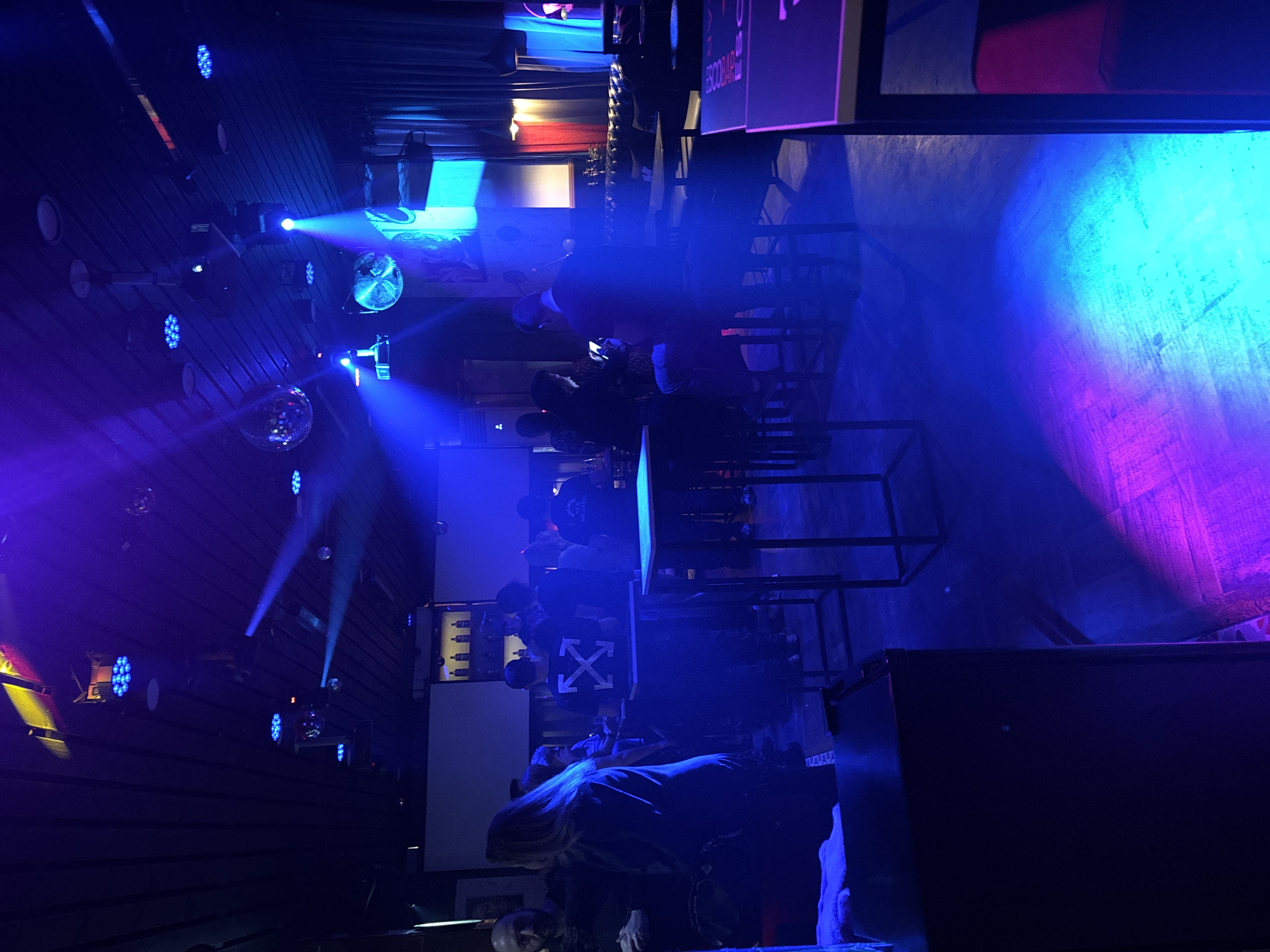Karaoke night documented at Burgas nightclub over evening hours