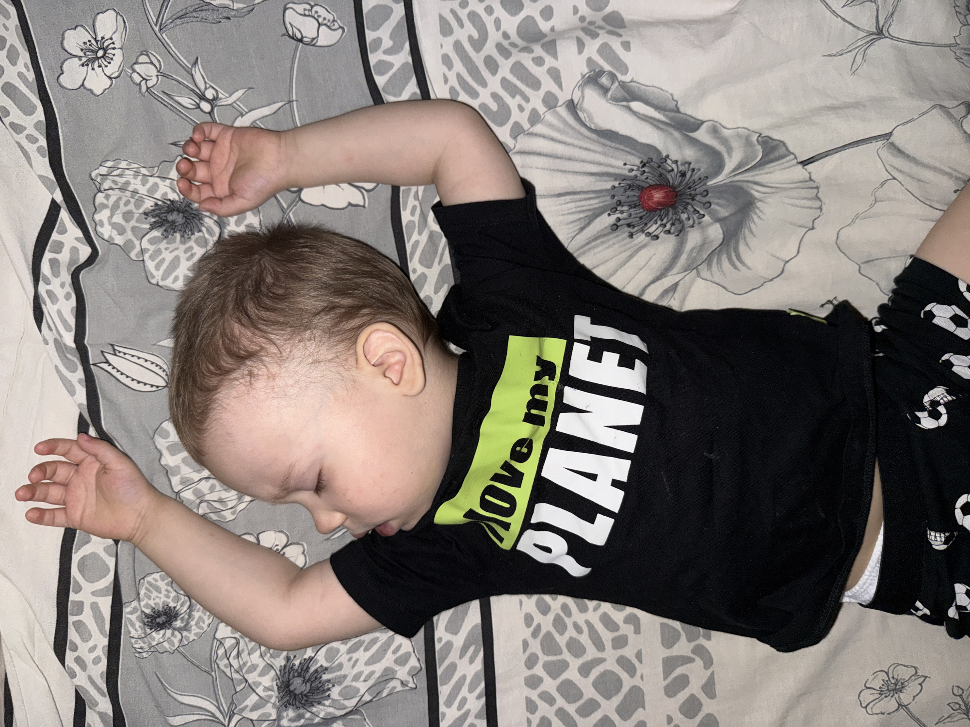 Toddler sleeps peacefully in Zhukovo home
