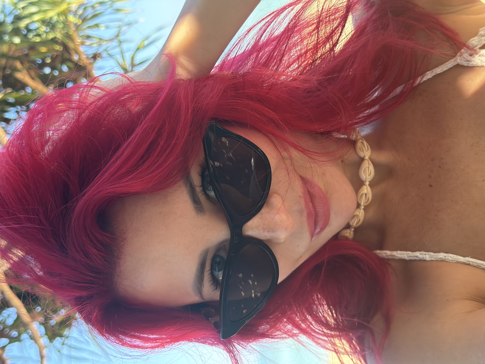 Beach morning in Kuta, selfies and scenes around a bamboo venue