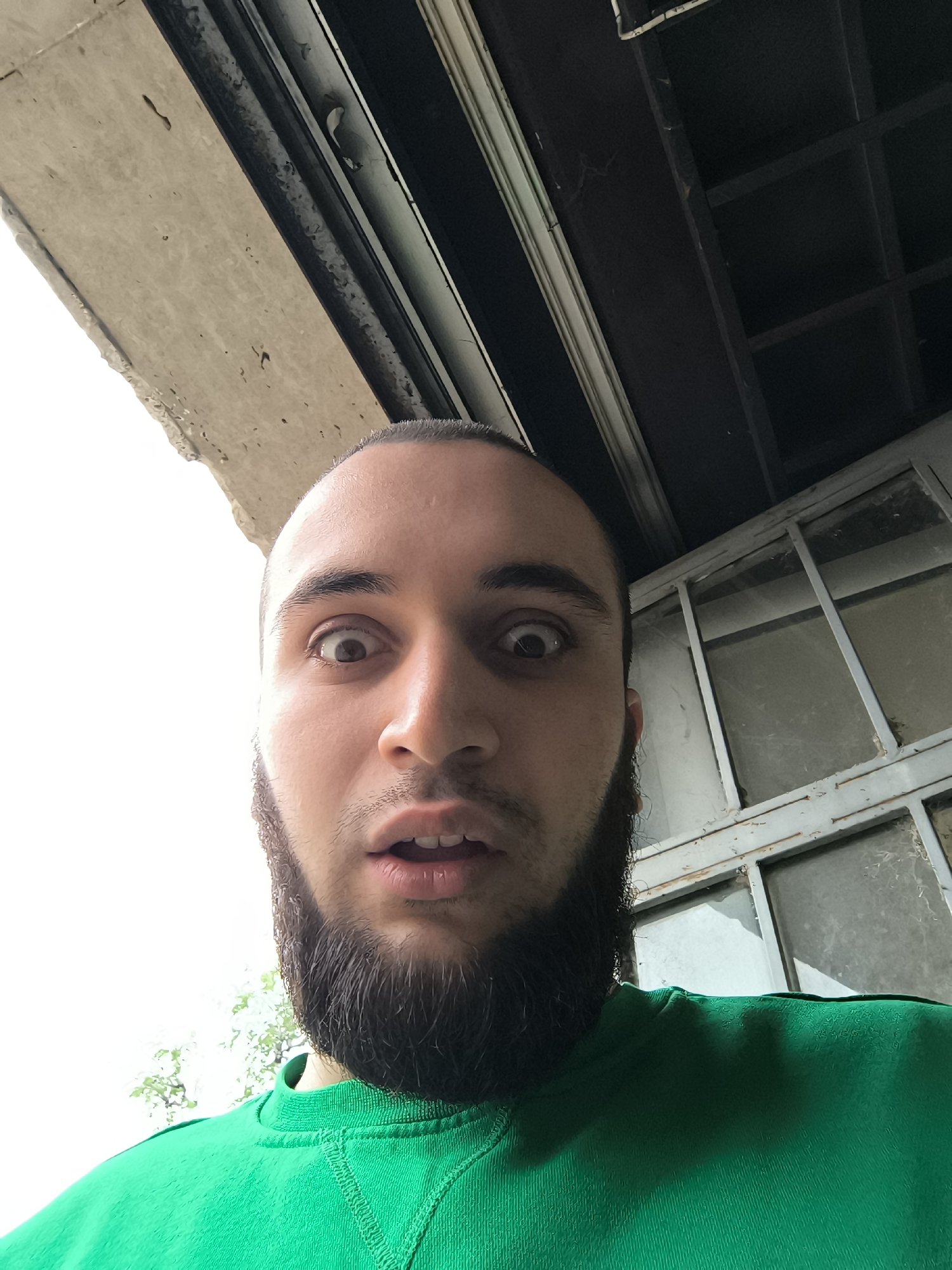 Man captures surprised selfie moment in Veliko Tarnovo