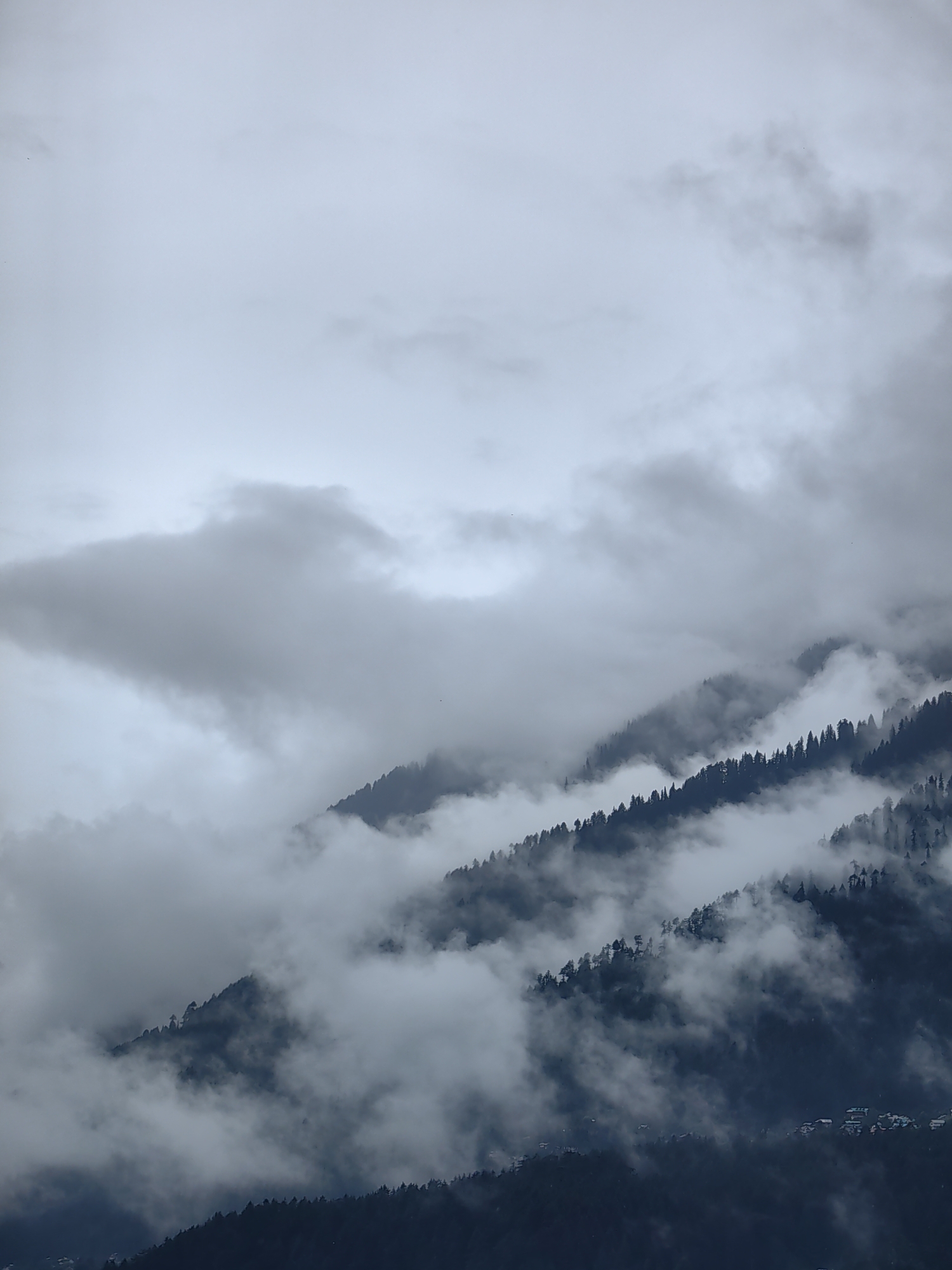 Misty morning in Vashisht — clouds, carved temples, and street life
