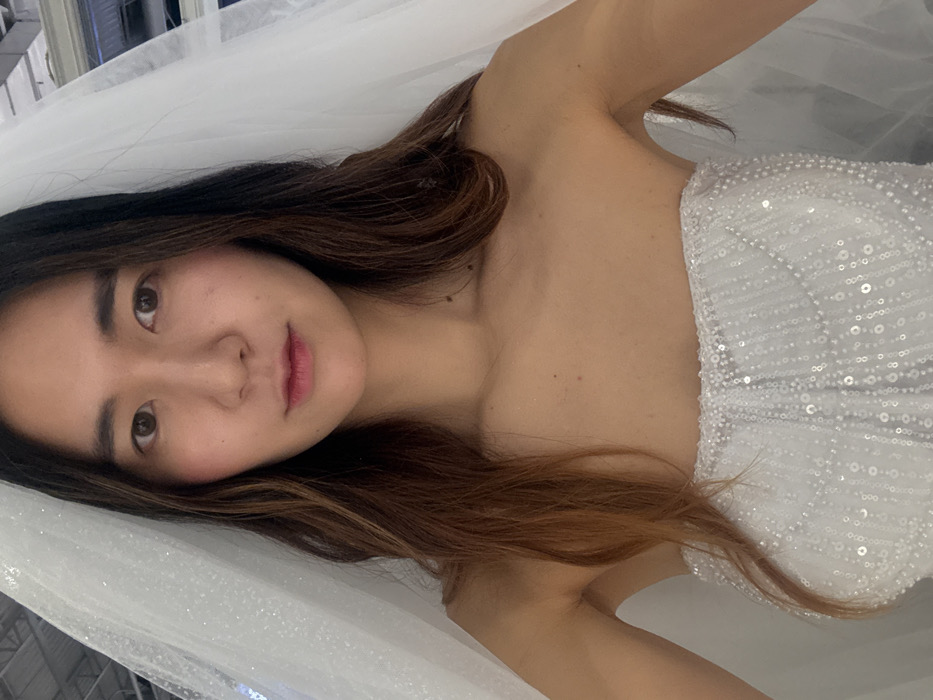 Wedding dress expo draws visitors in Paris