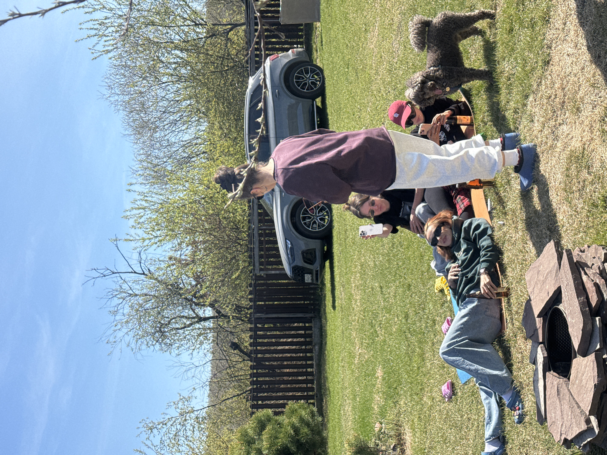 Friends gather for morning picnic in Emel'yanovo yard