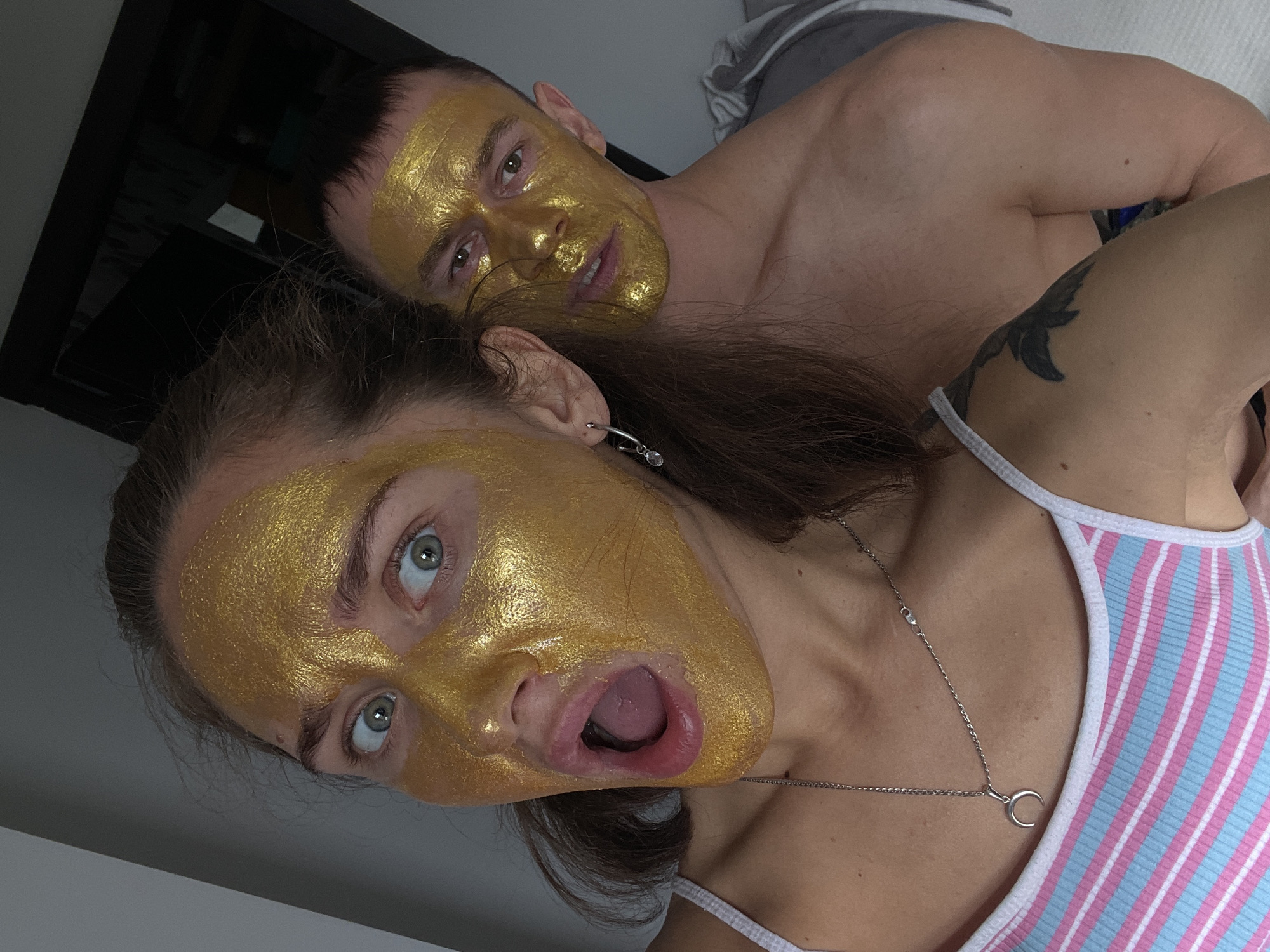 Woman documents golden face mask beauty routine in Sochi