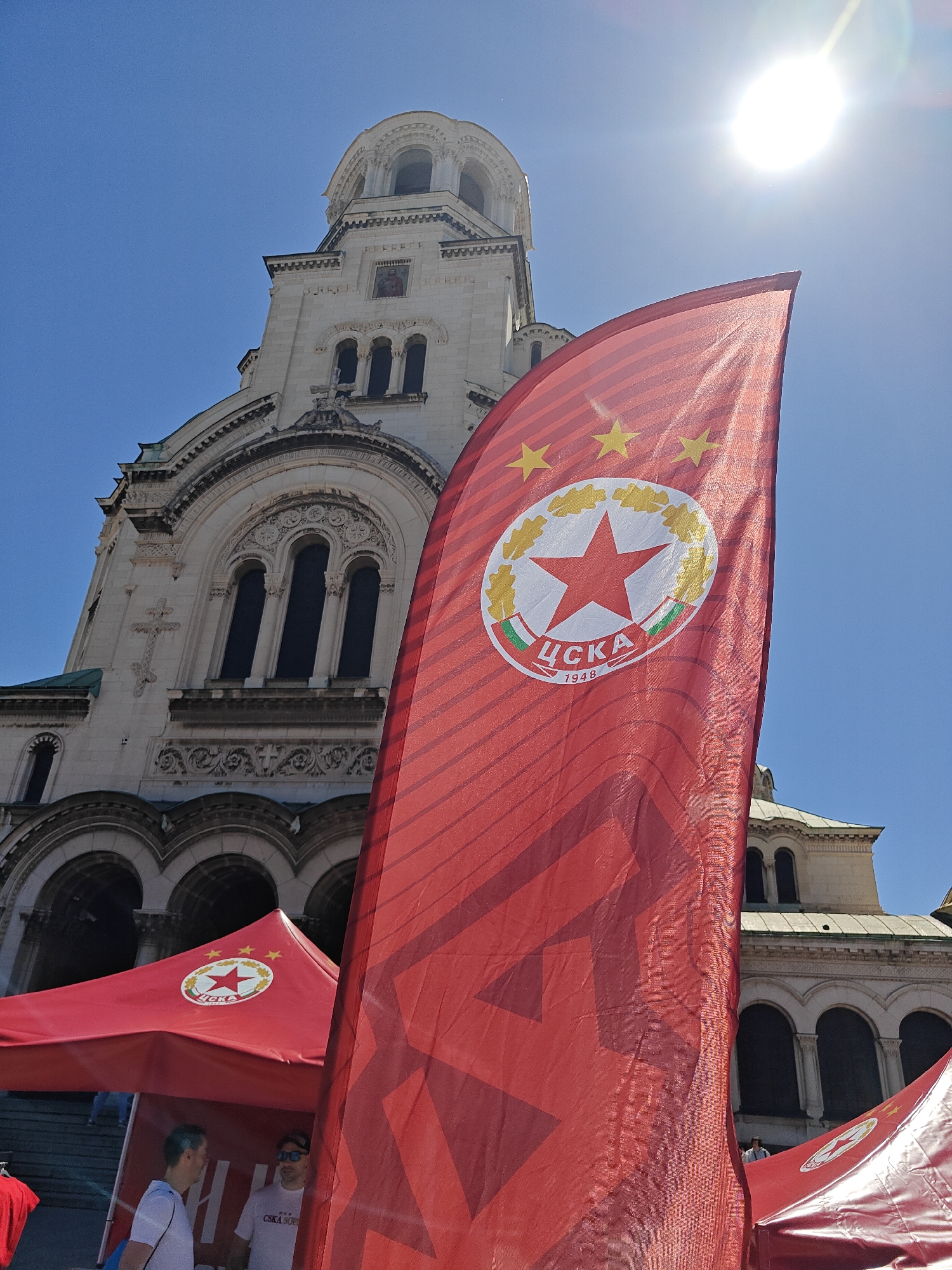 Mixed activities around Sofia's Alexander Nevsky Cathedral draw witnesses