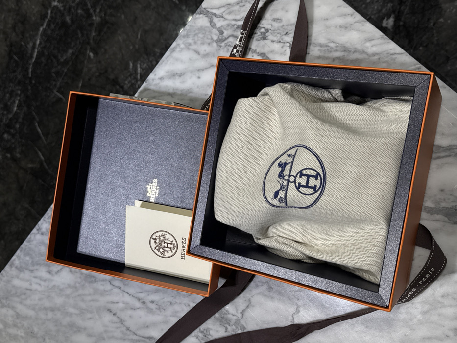 Luxury unboxing and personal collection documented in Zapopan