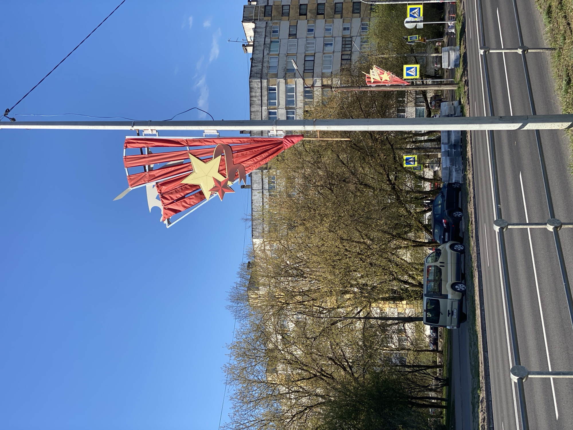 Morning scenes captured in Kingisepp during commemorative street preparations