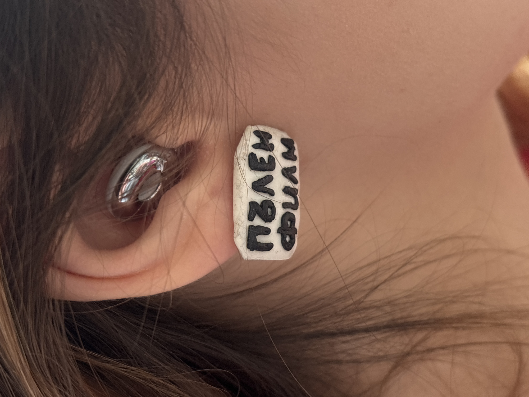 Person spotted wearing distinctive dual earrings in Varna