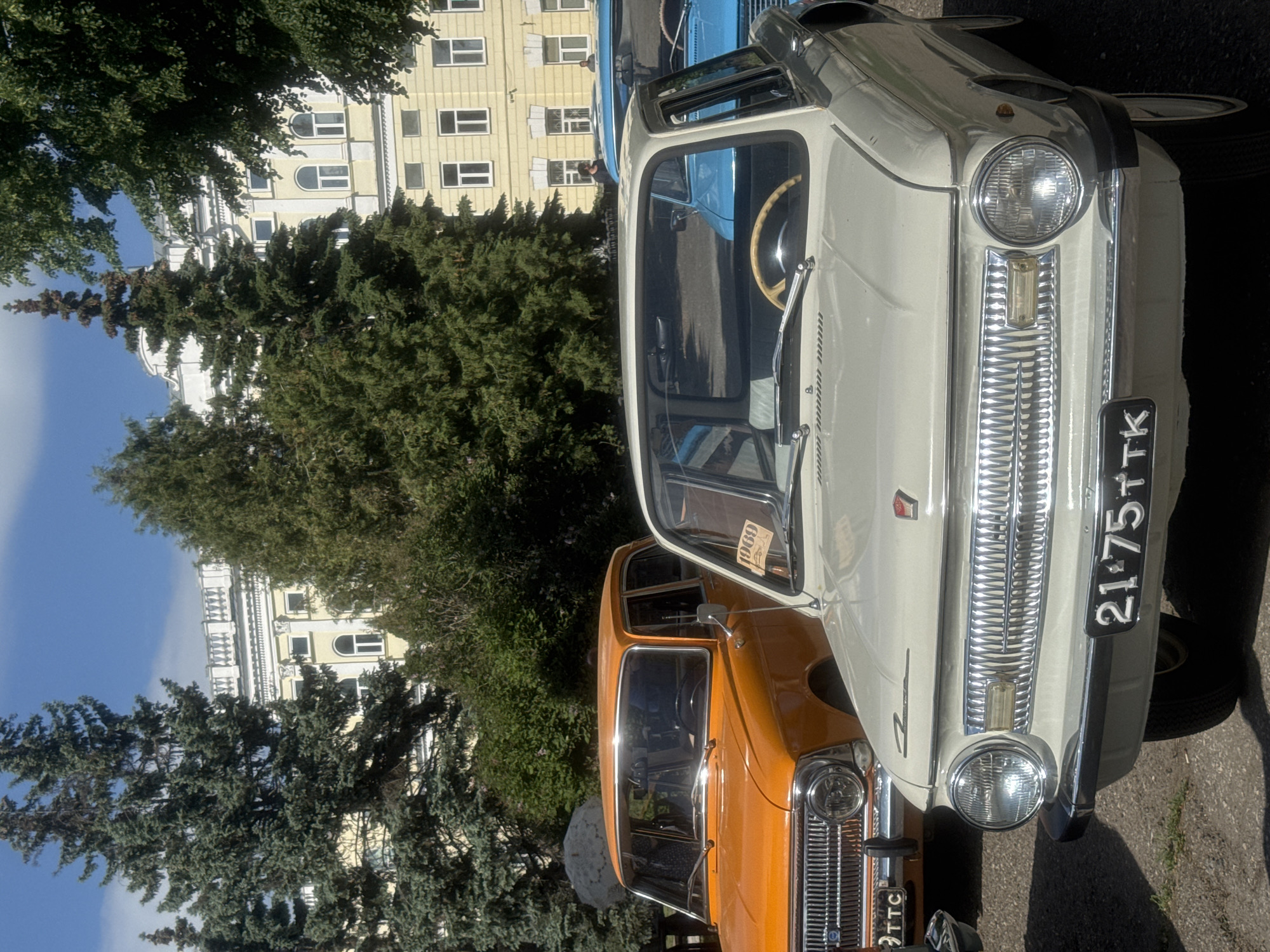 Vintage car gathering draws classic automobiles to central Kazan