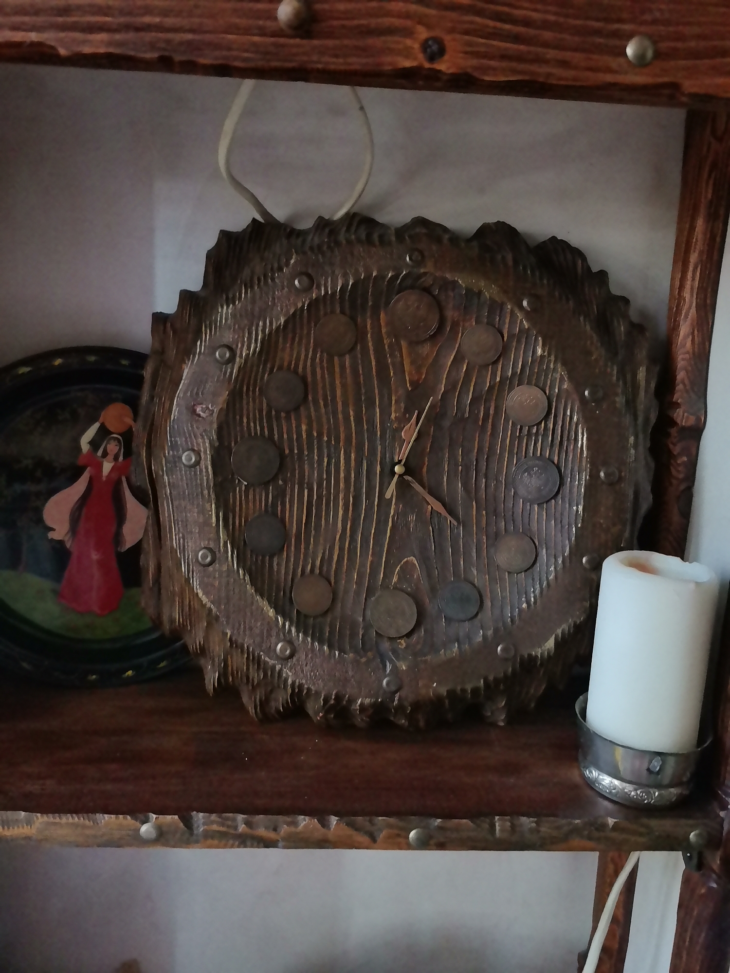 Decorative collectibles and ornaments photographed in an Oryol interior