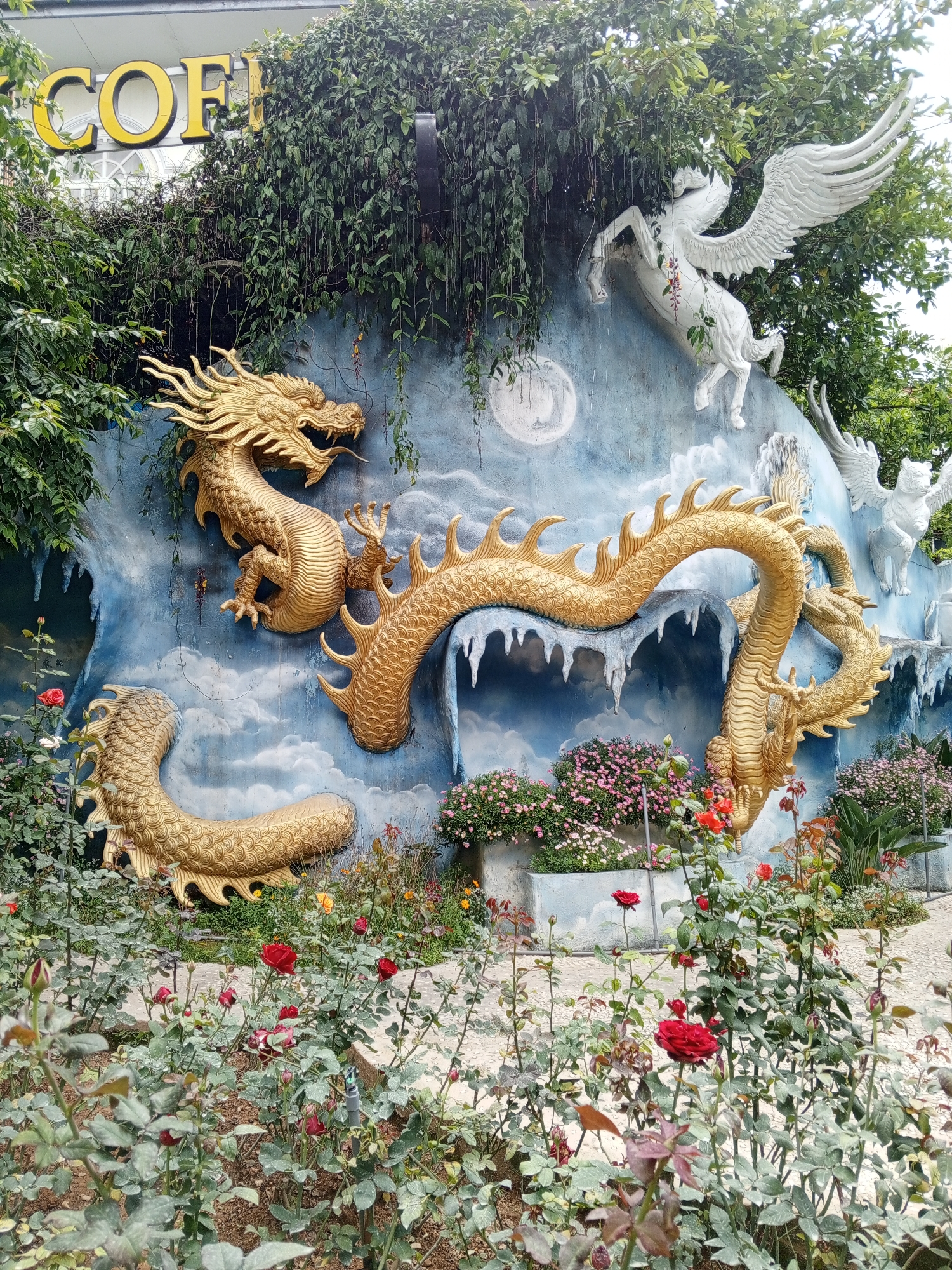 Tourist documents Da Lat's fantastical art installations and sculptures