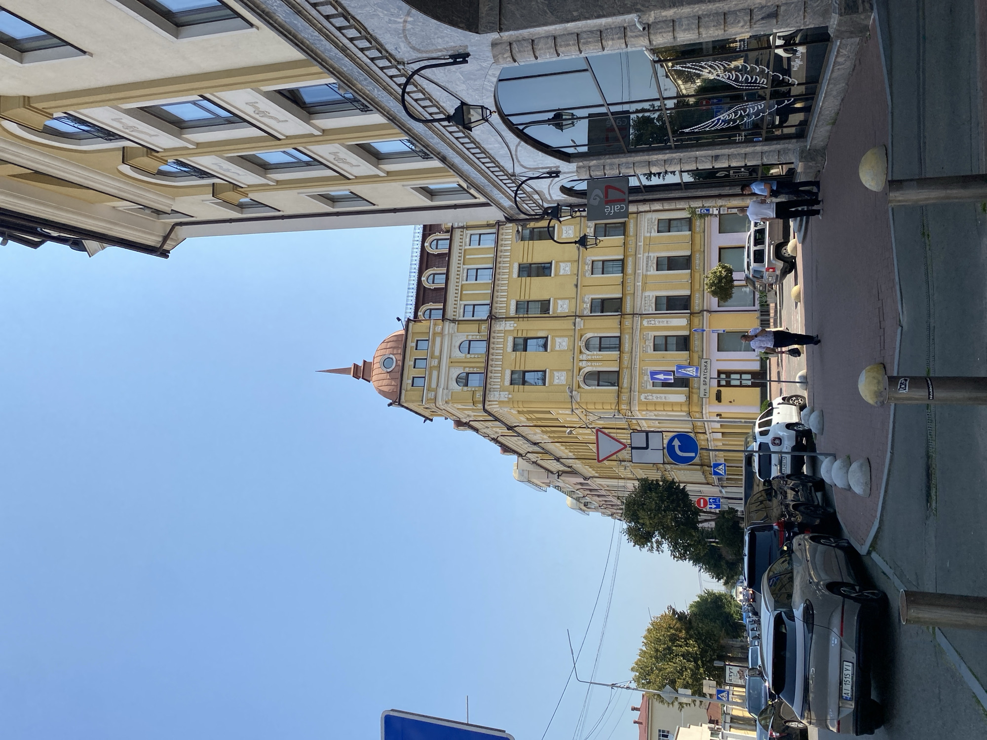 Summer morning tour of Kyiv's historic landmarks and streets
