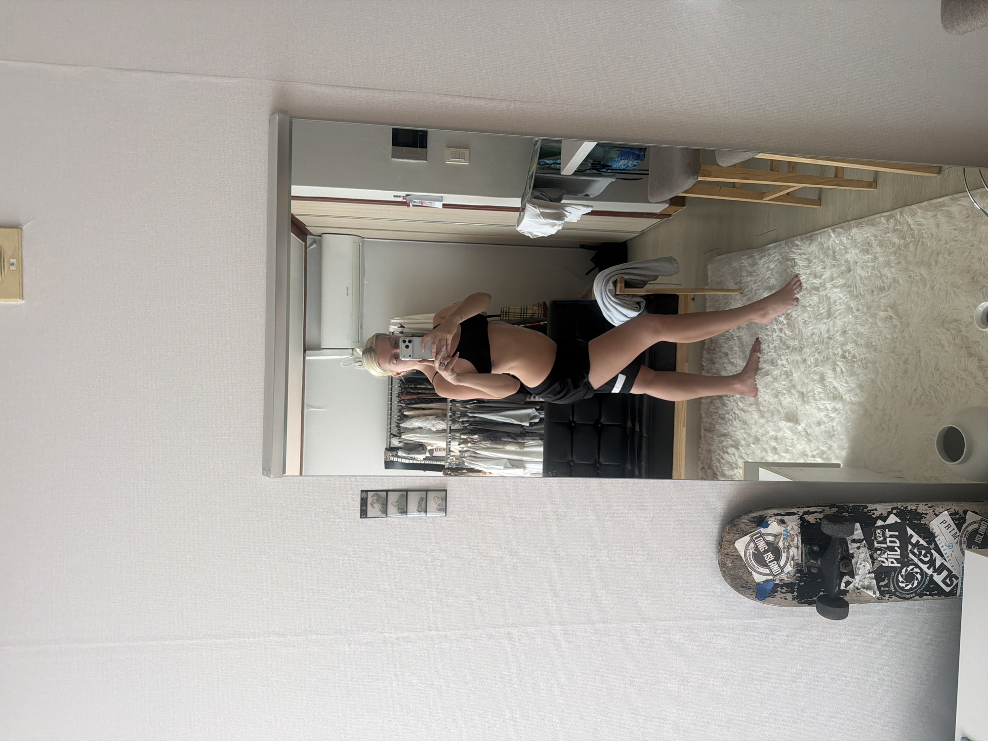Late-night fitness documentation captured in Seoul apartment selfie
