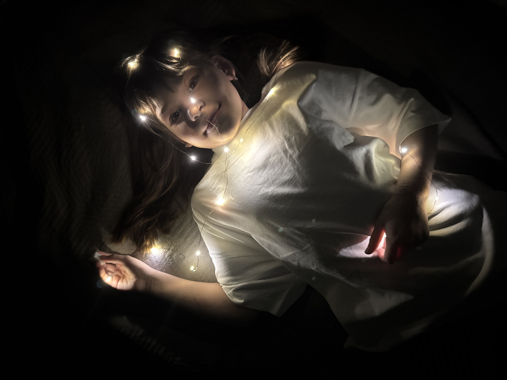 Creative portrait session with lights and water effects in Rusanovo