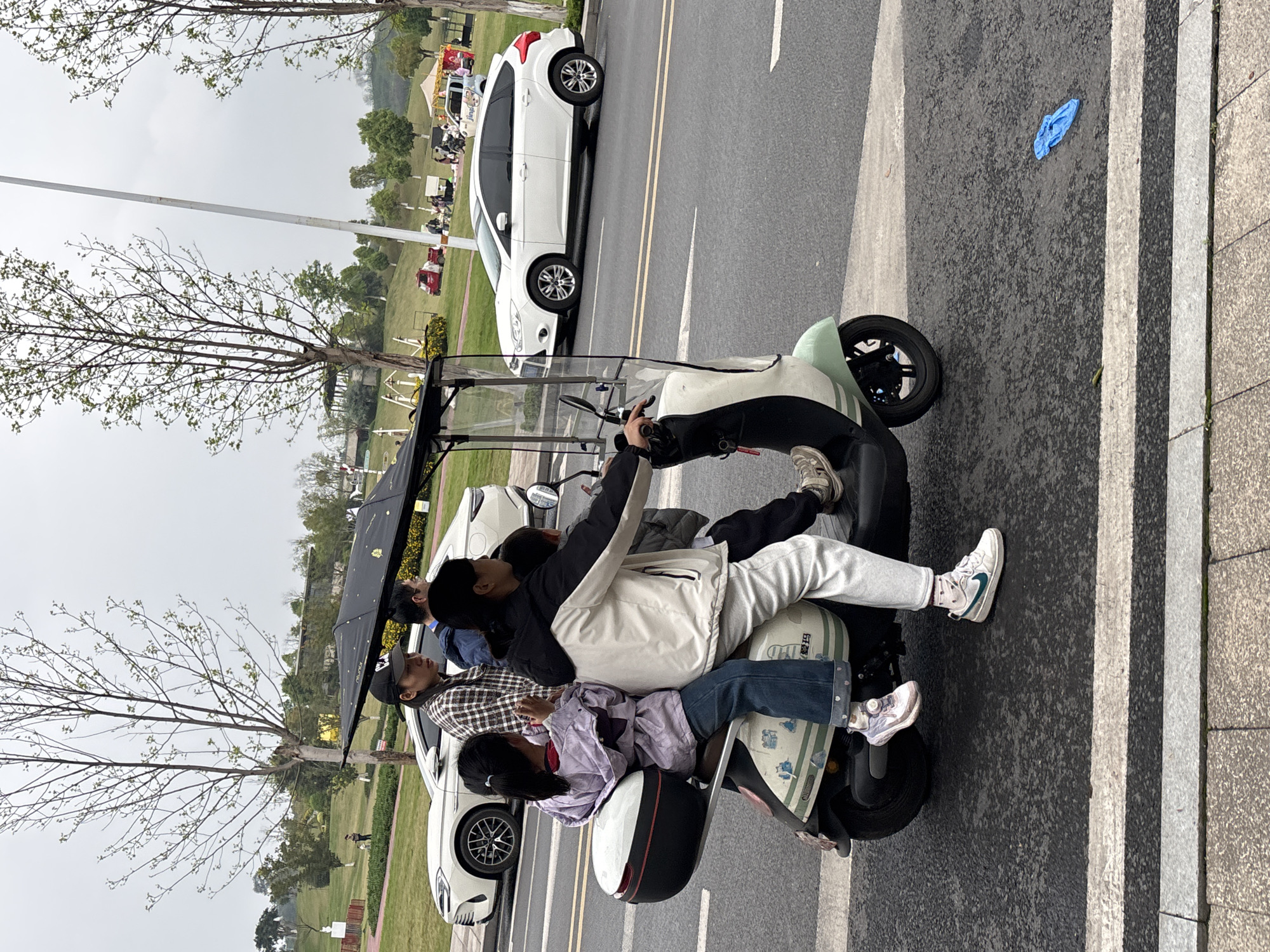 Morning street life documented across Jiangjin residential areas