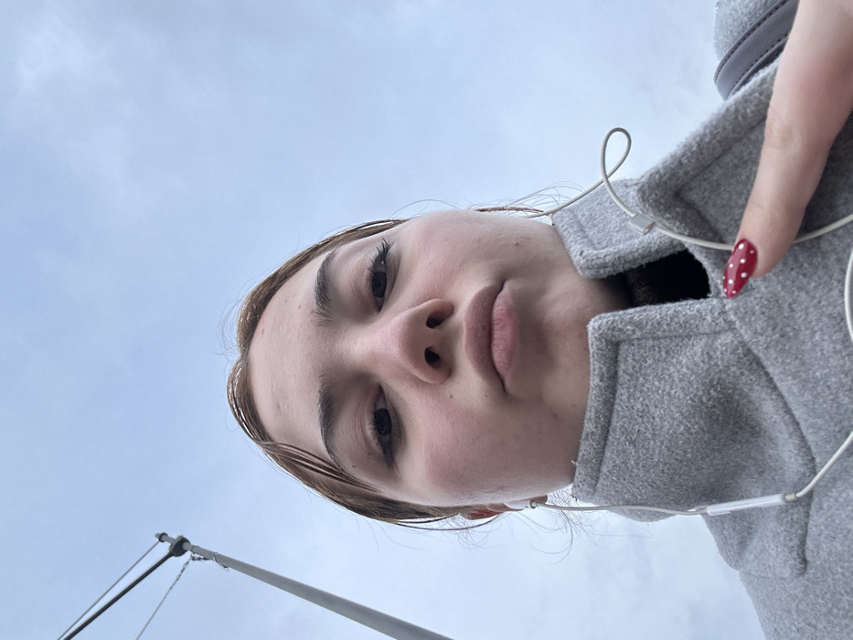 Person documents afternoon activities with cat in Schiltigheim home