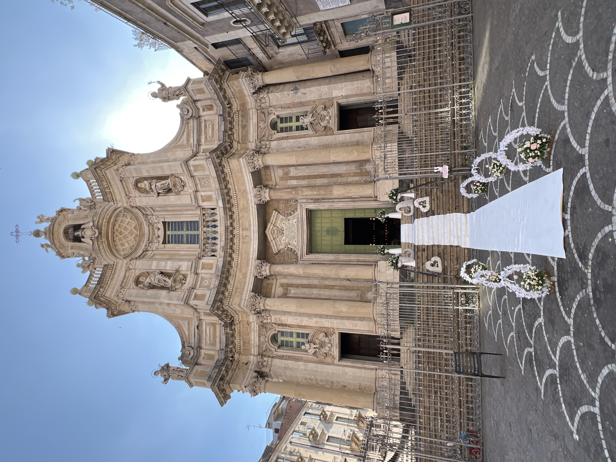 Wedding day in Catania's Baroque center, Rolls-Royce and all