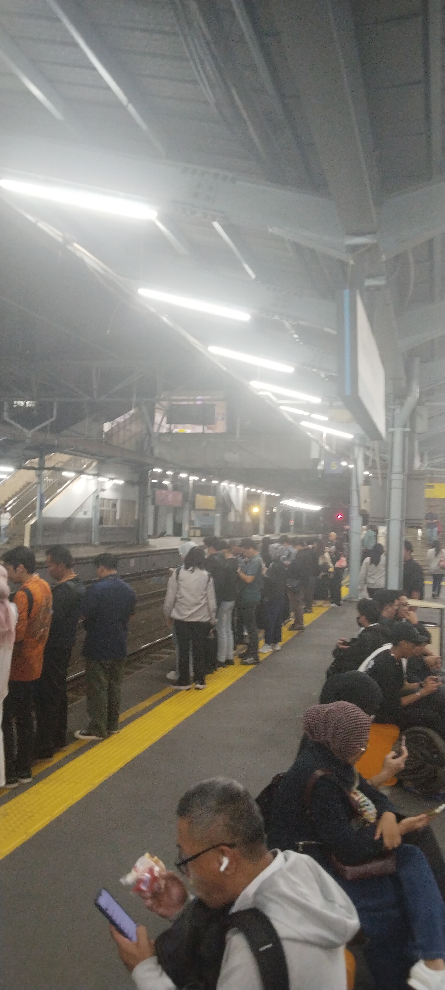 Central Jakarta rail platform packed with midday commuters