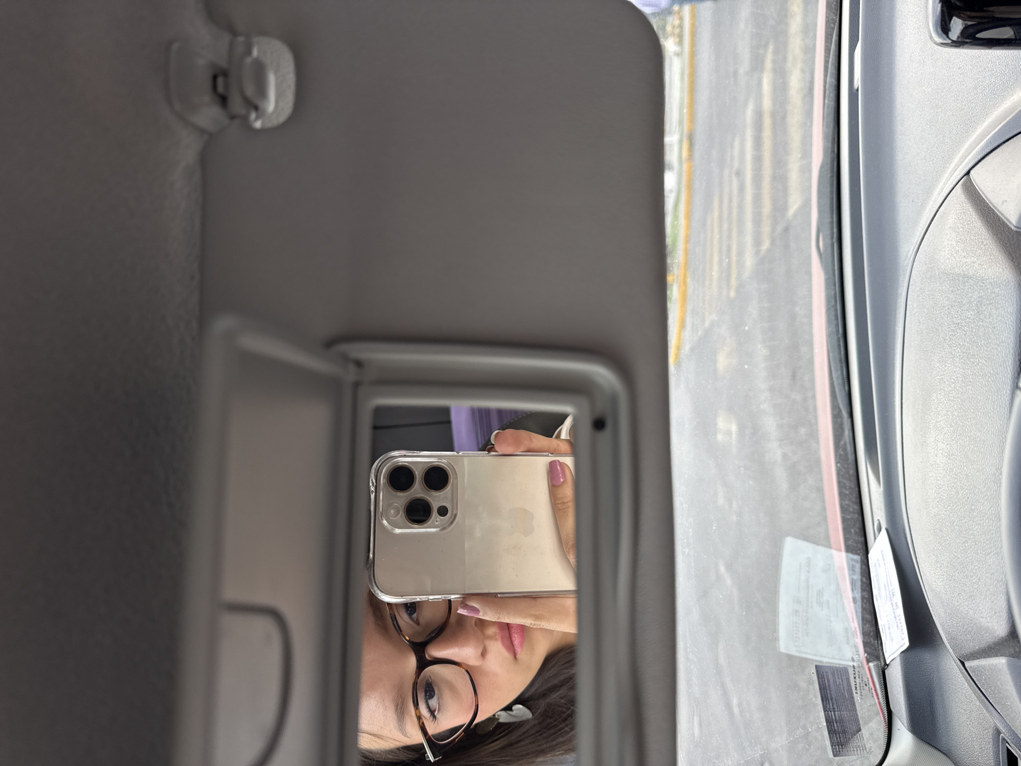 Driver takes mirror selfie in Mexican town