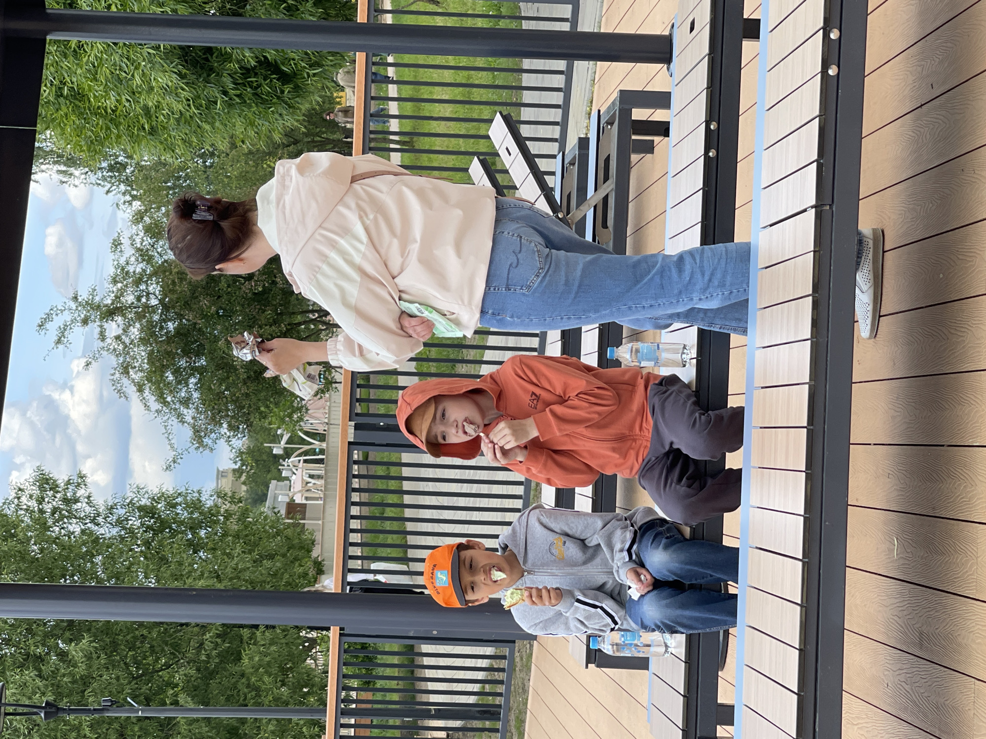 Moscow park bustles with families, children's activities during morning hours