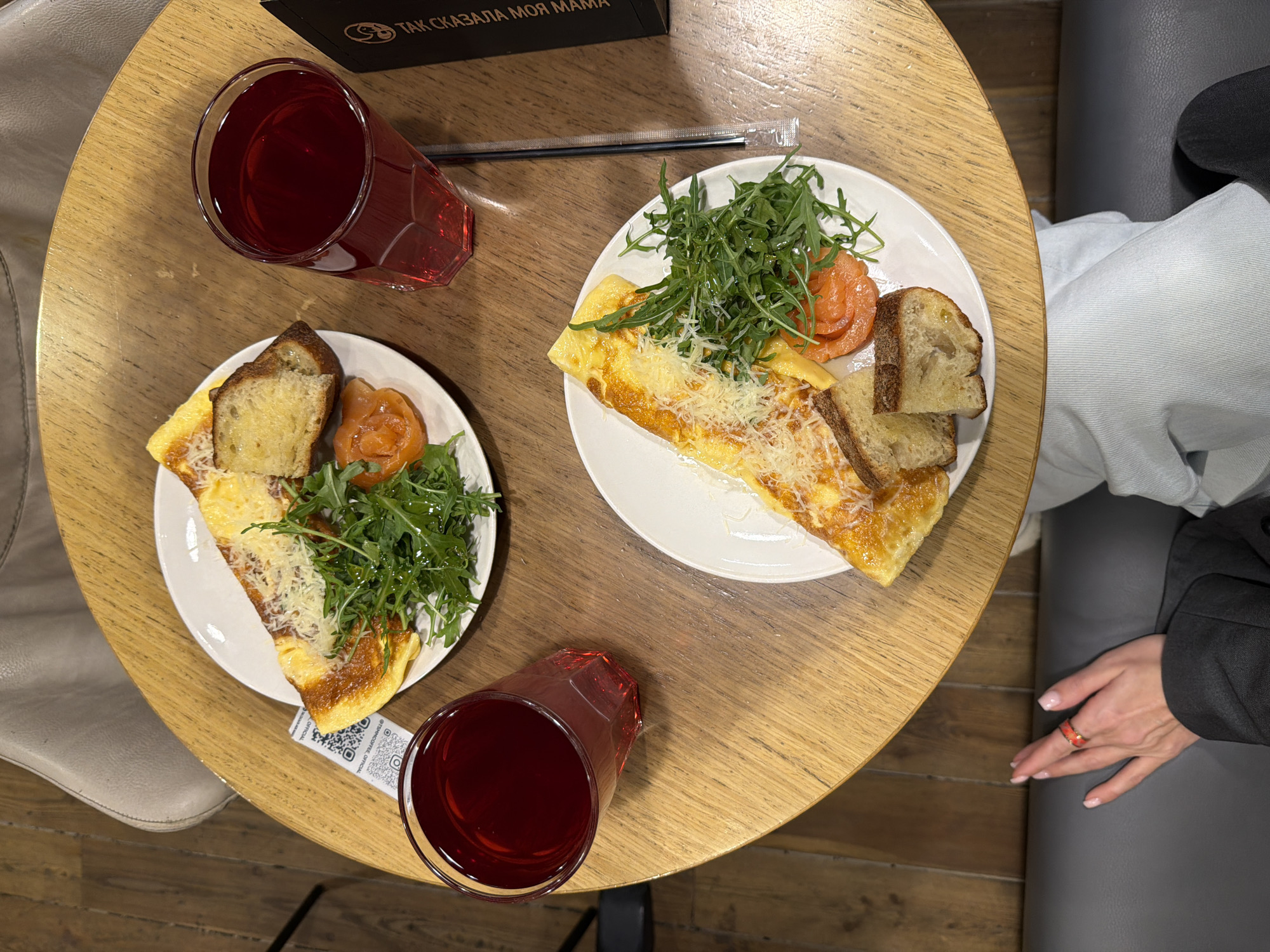 Corgi joins casual dining experience in Moscow cafe