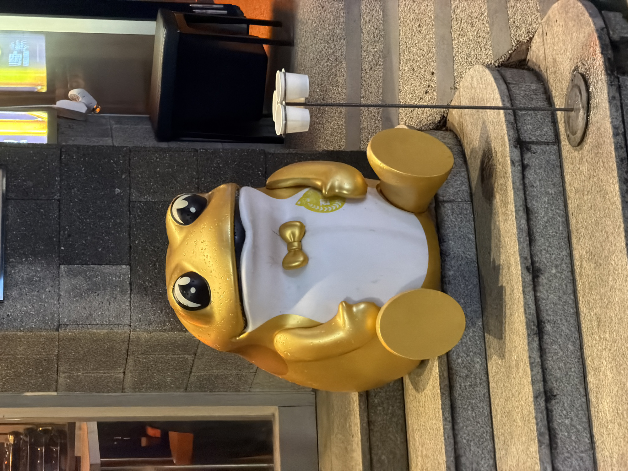 Late-night street scenes around a Seoul urban district