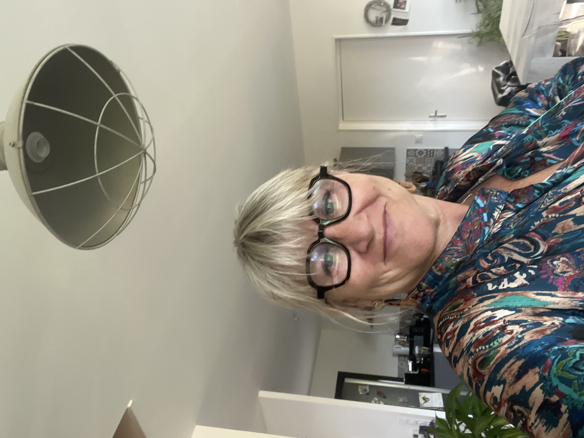 Woman observed indoors in Chambœuf, France