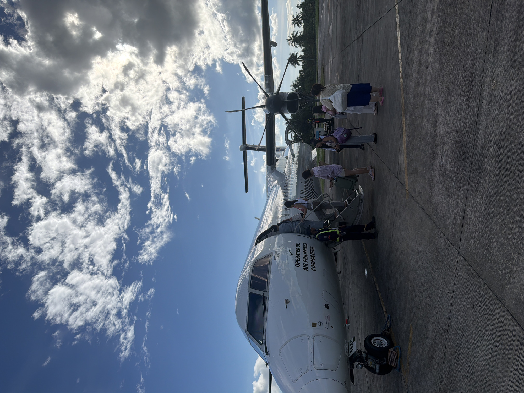 Morning flight boarding observed at Del Carmen airport terminal