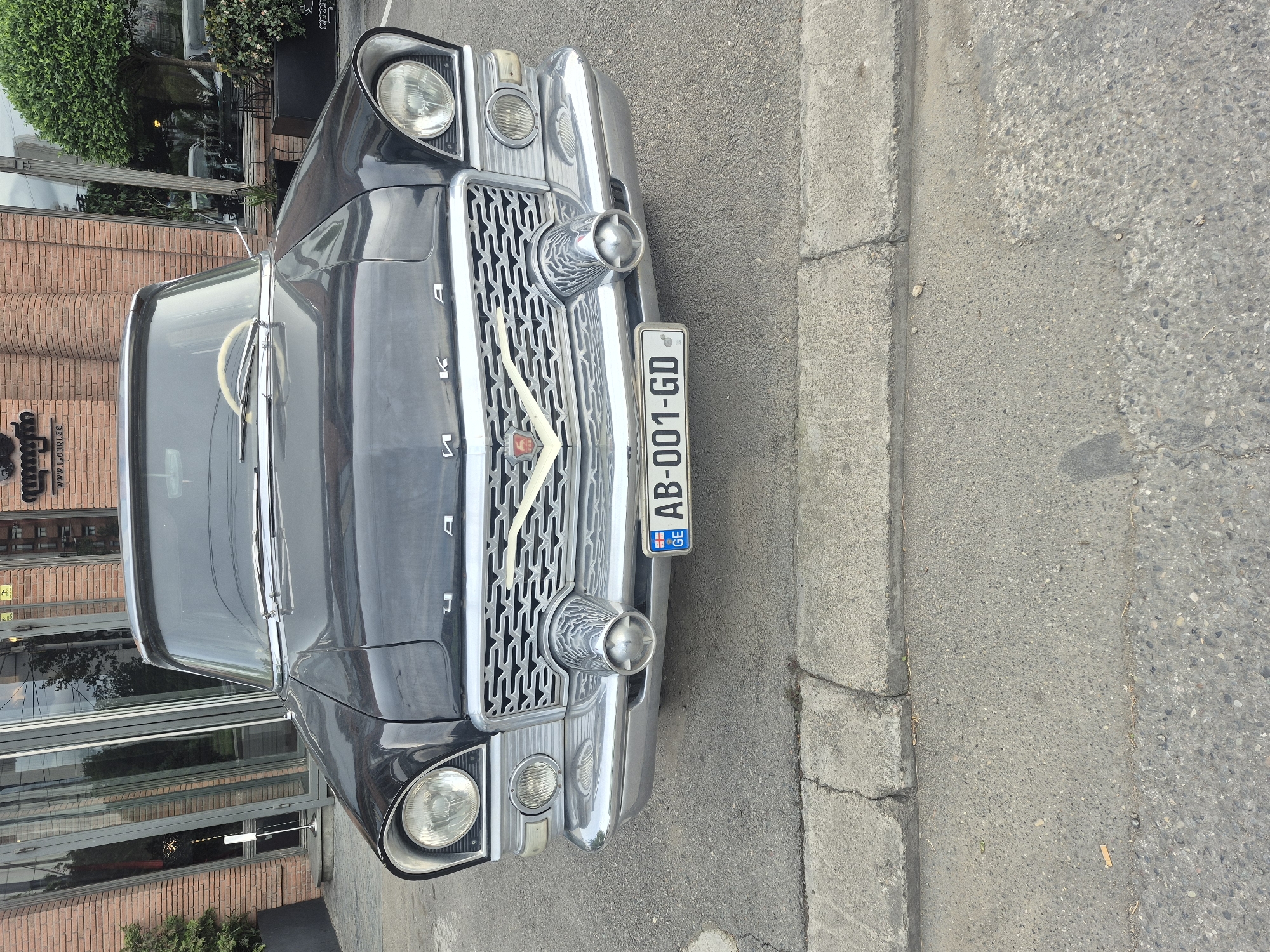 Vintage Soviet car and crowded bus spotted in Tbilisi