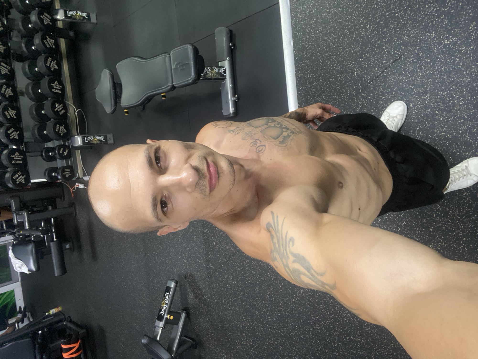 Gym selfies and street-level storefront in Pleven, Bulgaria