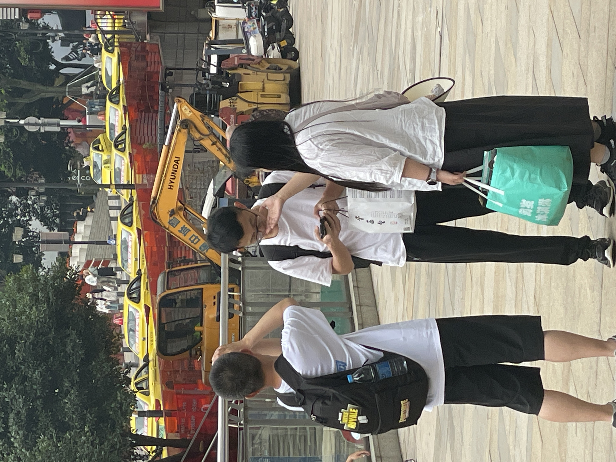Early morning street scenes documented in Chongqing's Yuzhong District