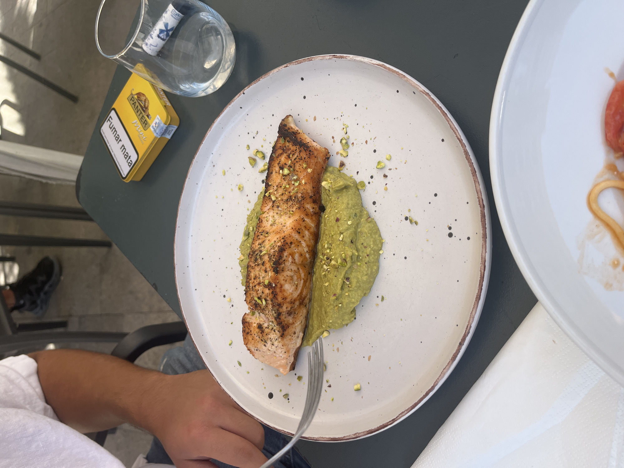 Outdoor lunch documented in Alicante with seafood dishes