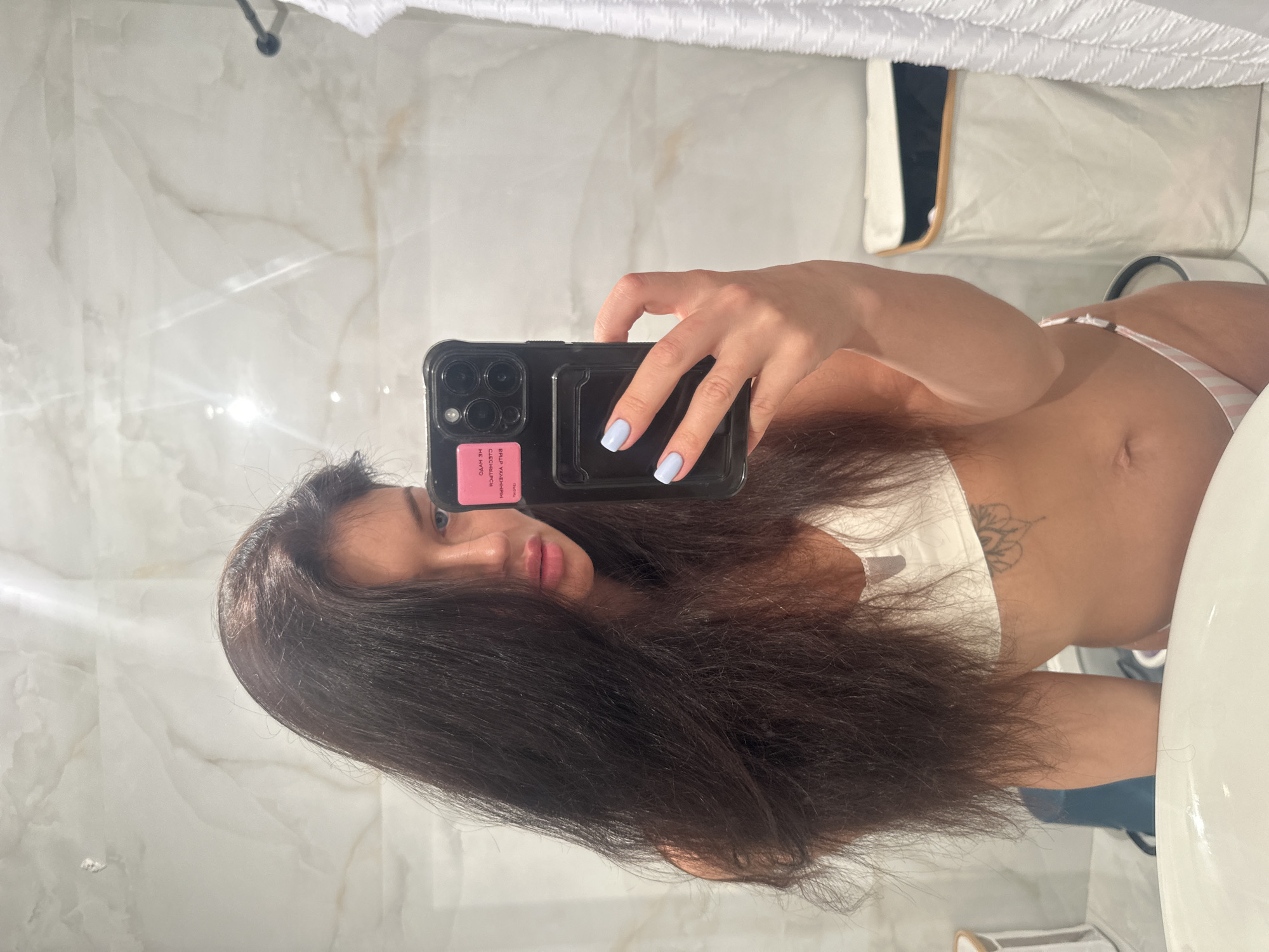 Woman takes rotated mirror selfie in Moscow