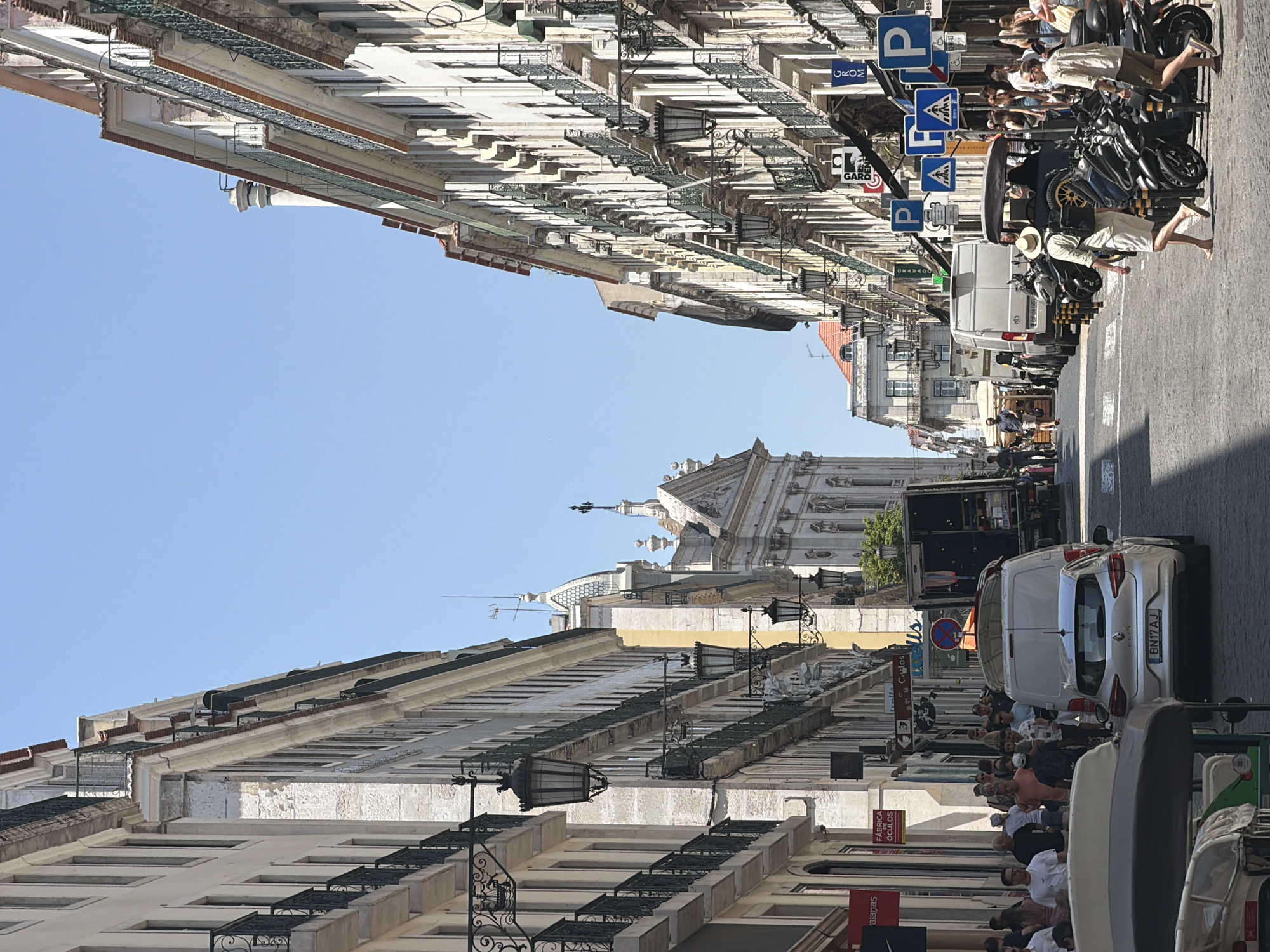 Street scenes from Lisbon's Baixa district over 7 minutes
