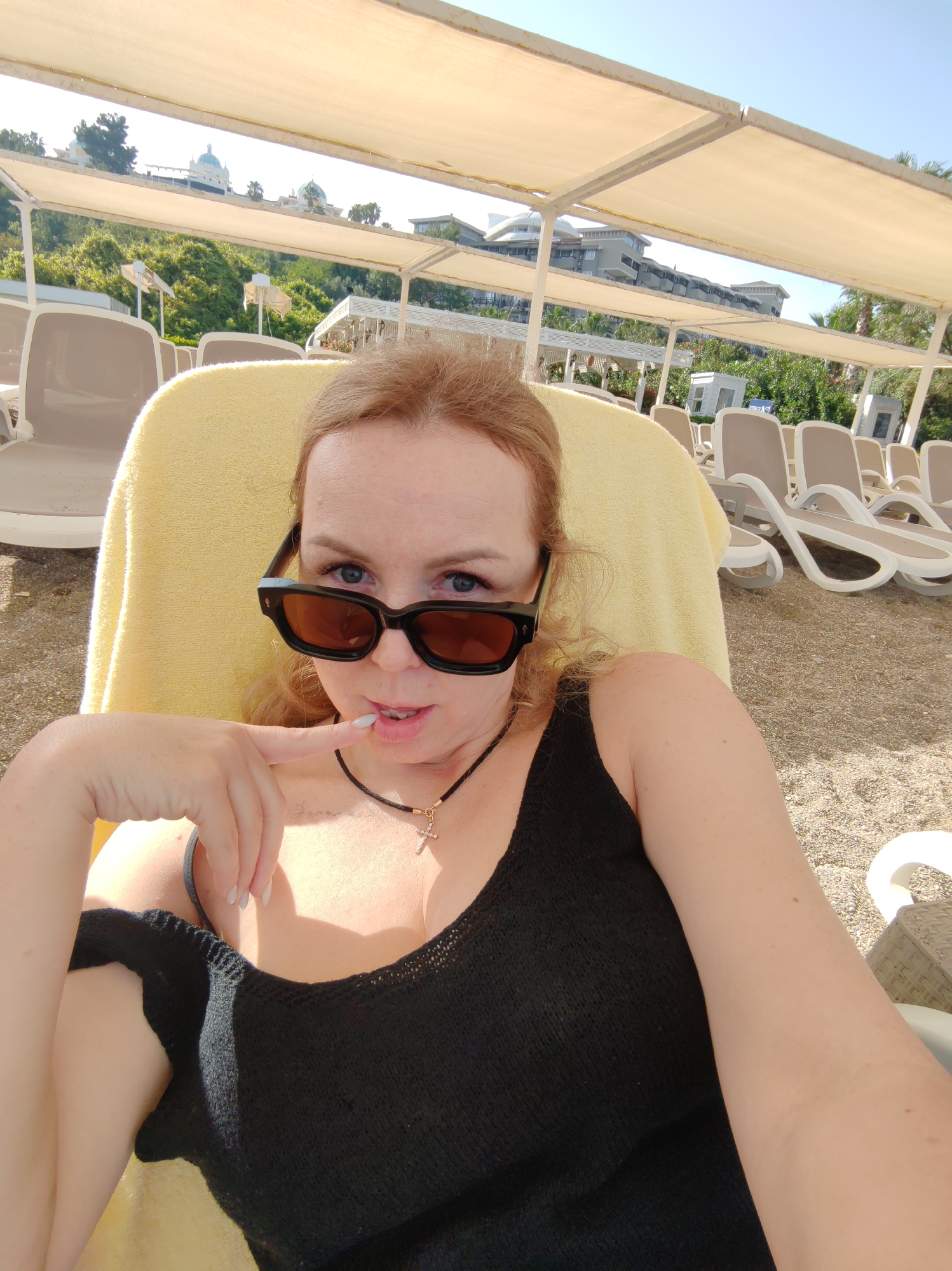 Family beach day documented in Alanya, Turkey morning