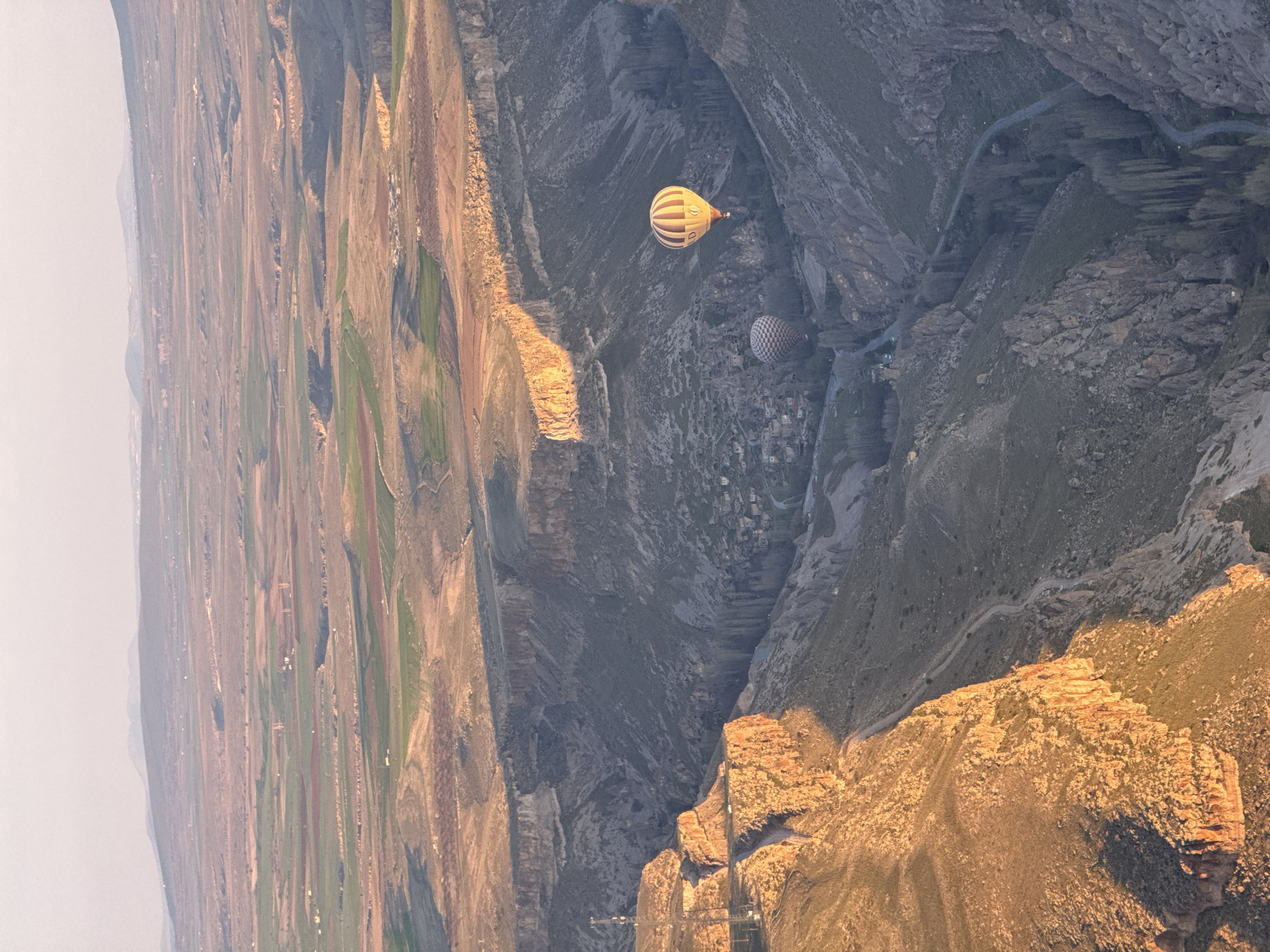 Hot air balloon sunrise flight over Yeşilhisar canyon documented