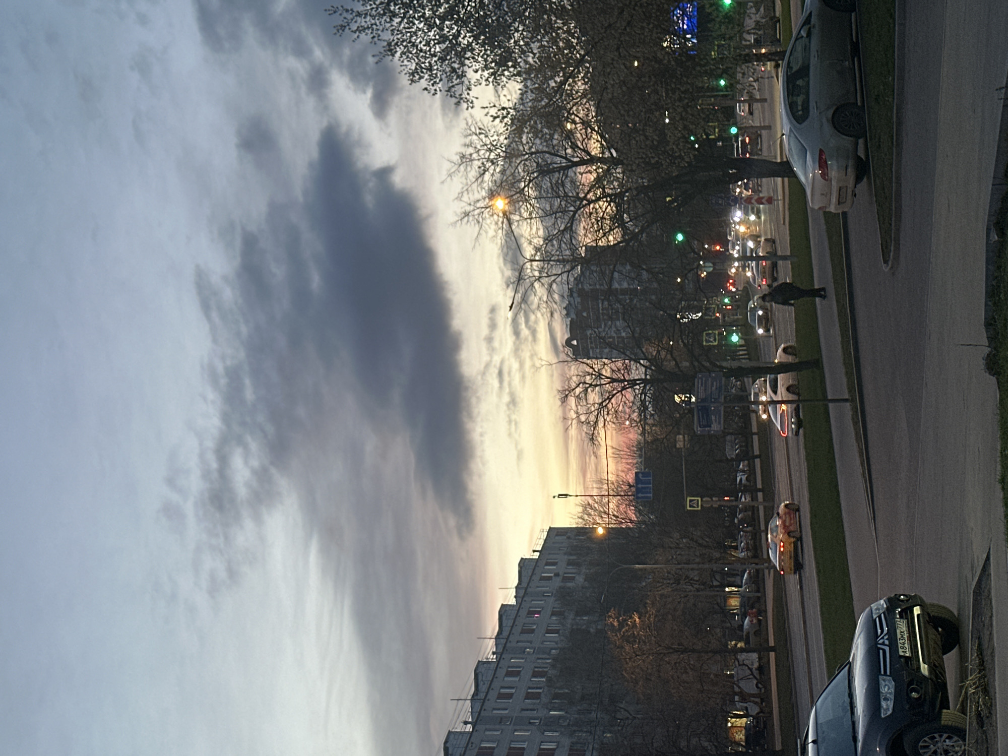 Moscow residents document dusk scenes and indoor moments Tuesday evening