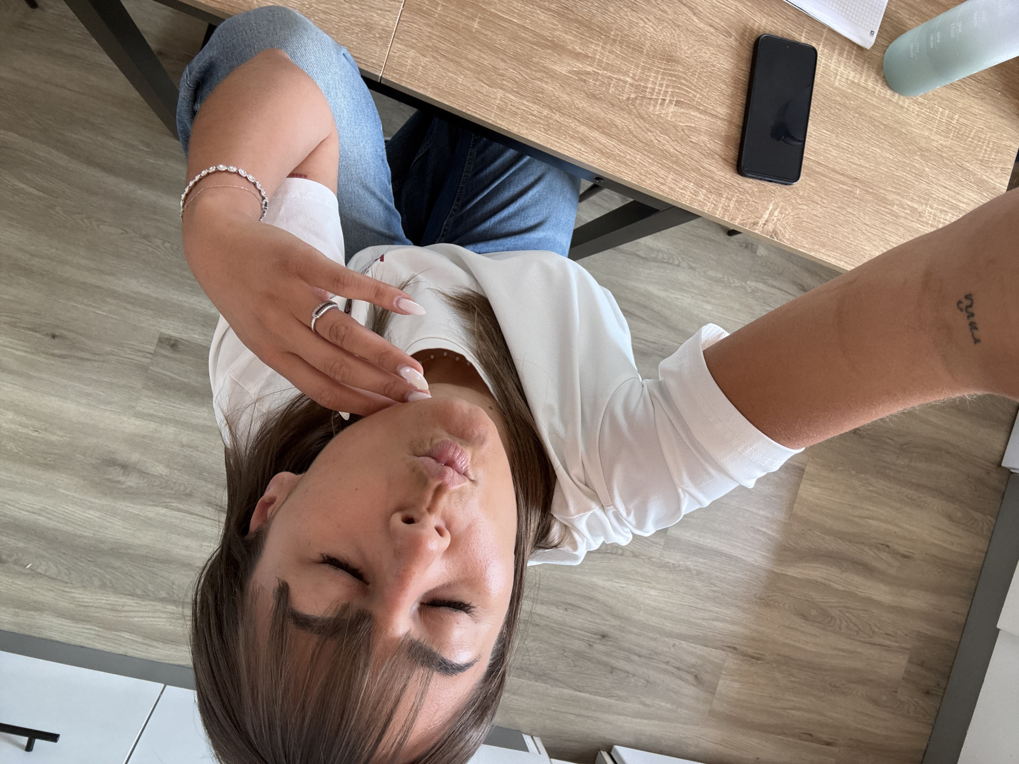 Woman captured in casual selfies and phone call in Cannes