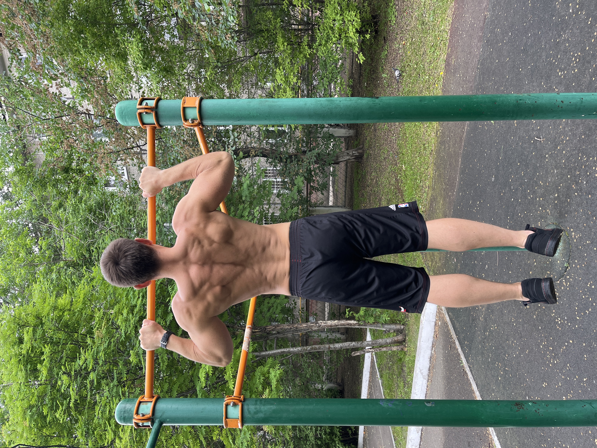 Early morning workout session documented at Krasnoyarsk fitness park