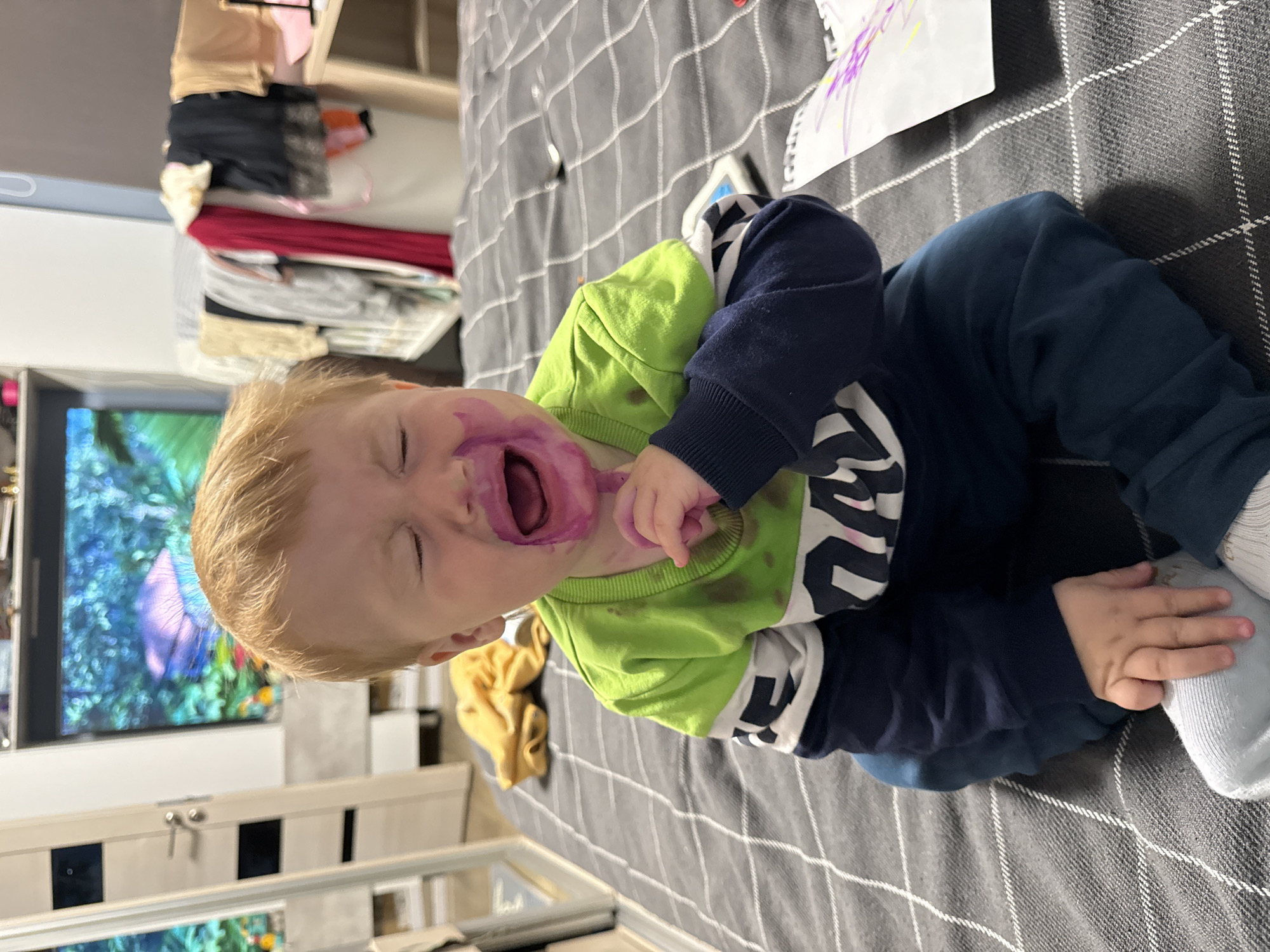 Morning family moments documented in Khabarovsk home