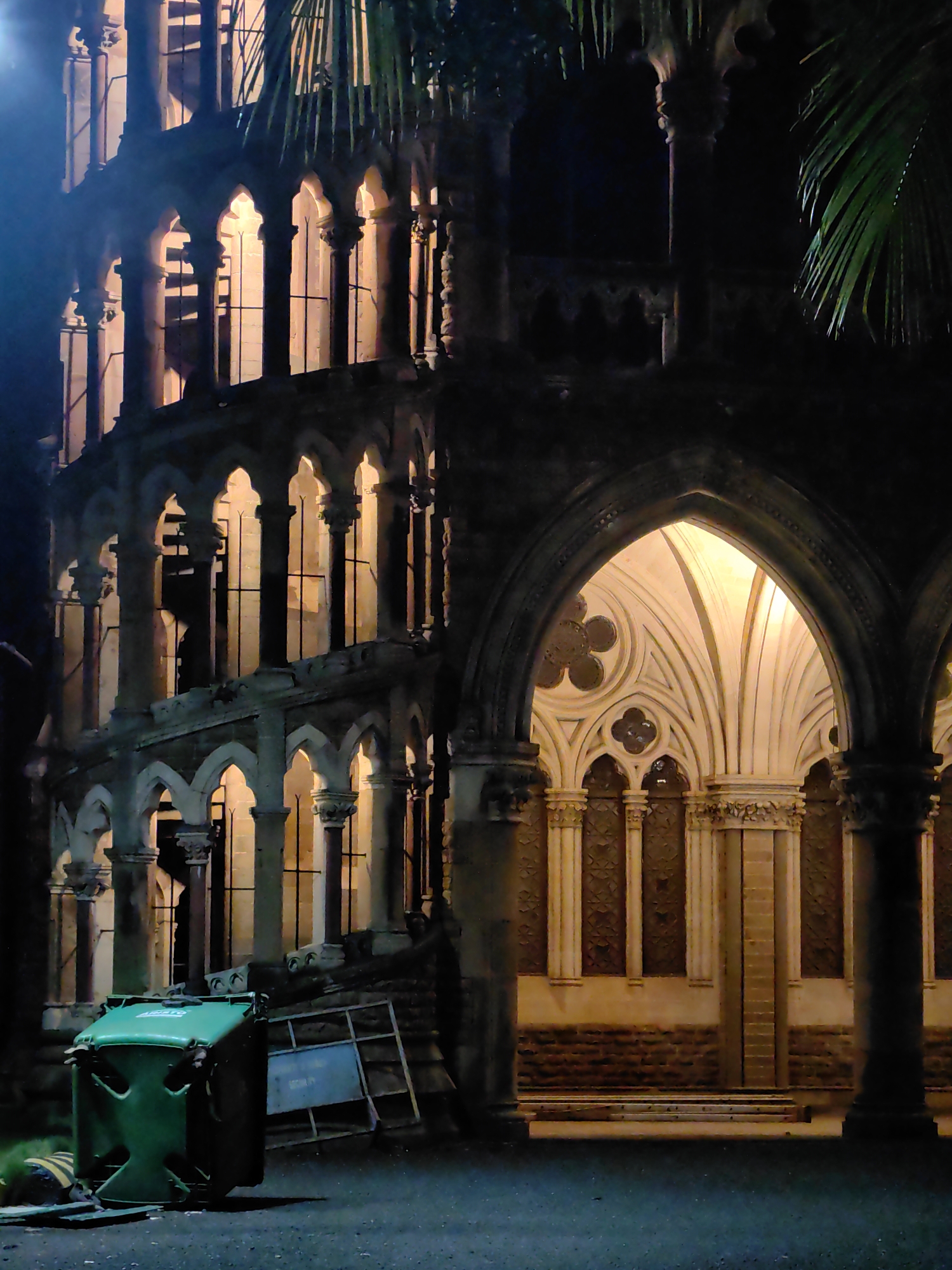 Night tour of Mumbai's heritage landmarks, ending at a sugarcane stall