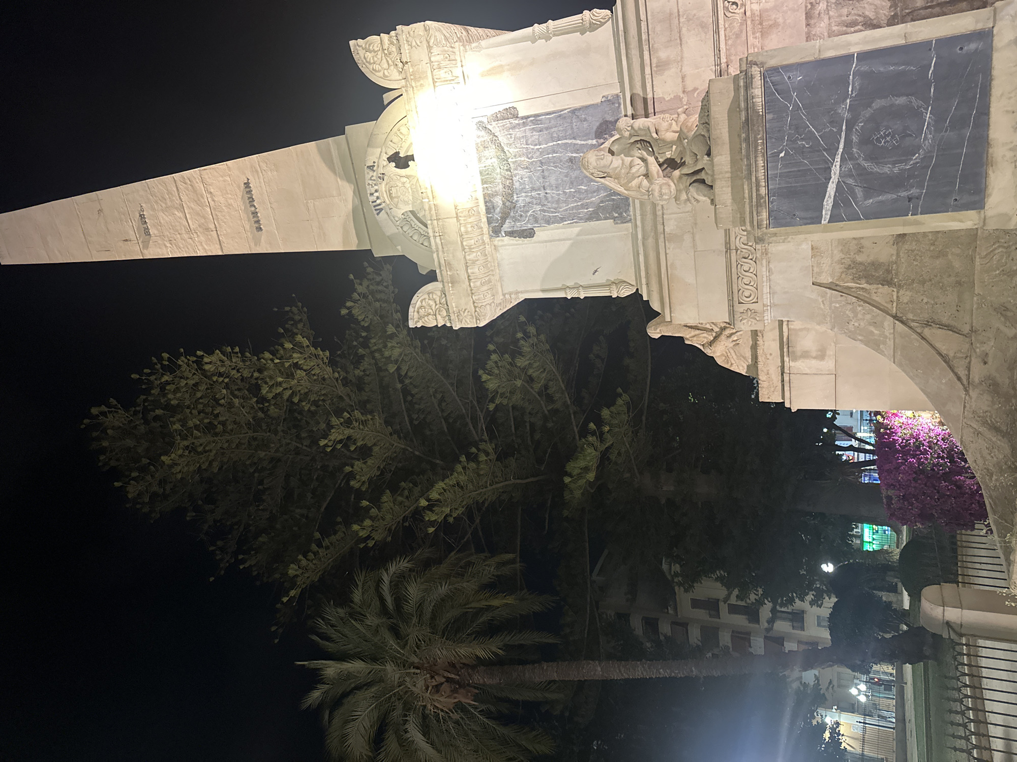 Night out in Alicante, posing near murals and monuments