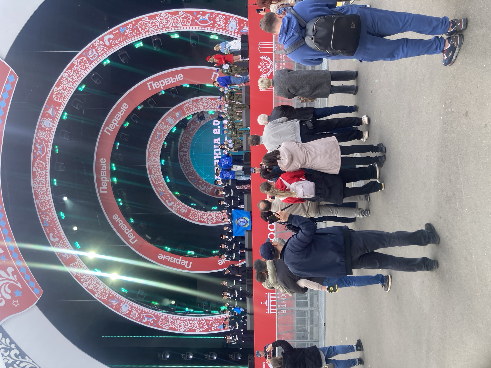 Morning crowds gather at Moscow VDNKh for public event