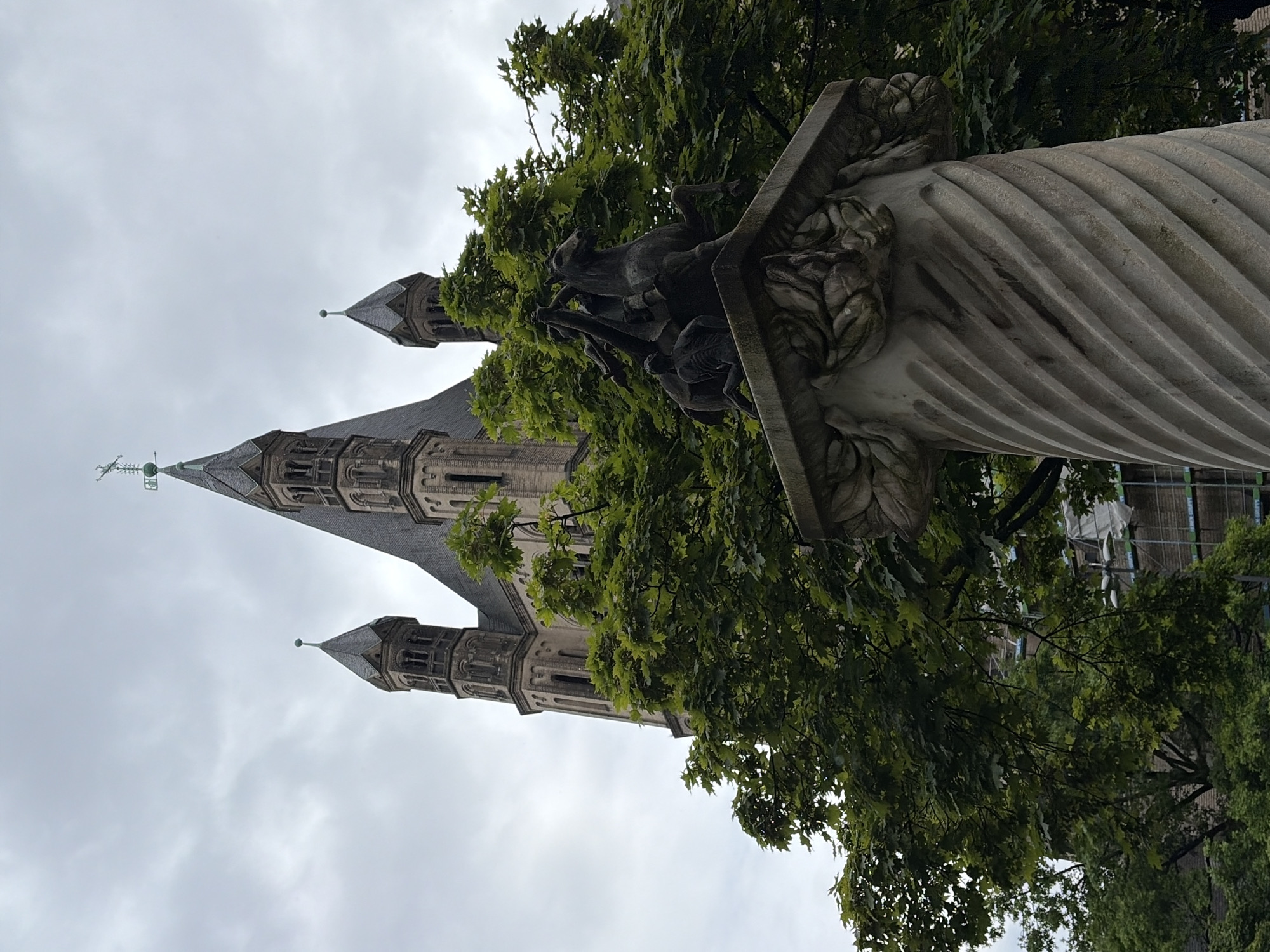 Street life and monuments documented in central Cologne