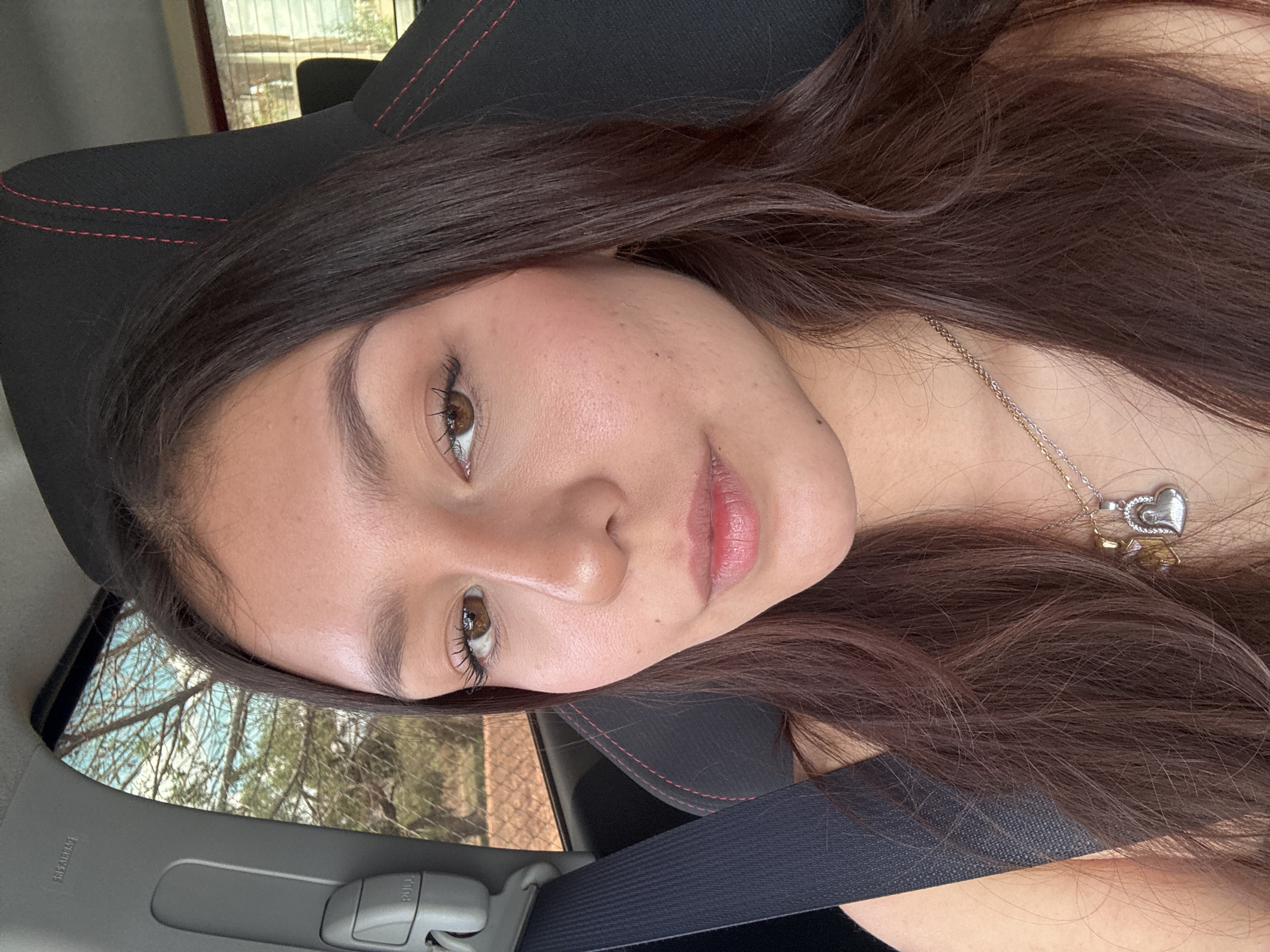Woman documents car trip and meal in Tlalixtac